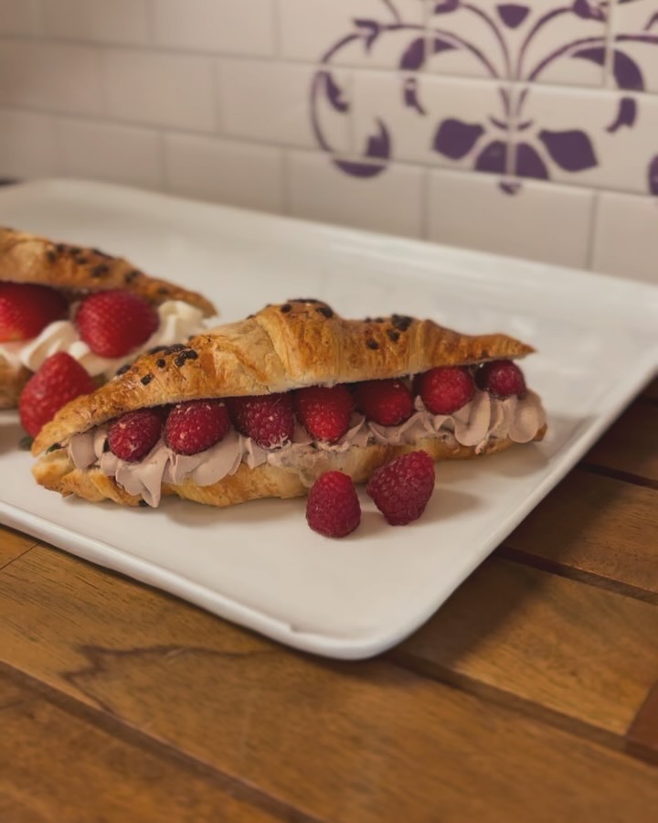 🚨 🚨 New dessert just dropped!! 🚨🚨 introducing our fluffy fruit stuffed croissants
Fluffy and soft butter croissants paired with flavored whipped cream and fresh fruits to satisfy that sweet tooth.
Pictured flavors:
Blueberry mocha cream
Strawberry irish cream
Raspberry chocolate
We’re continuously experimenting with flavors, if you have any ideas let us know!
#bakery #croissant #boutique #localbusiness #dessertporn #sweets #pleasanton