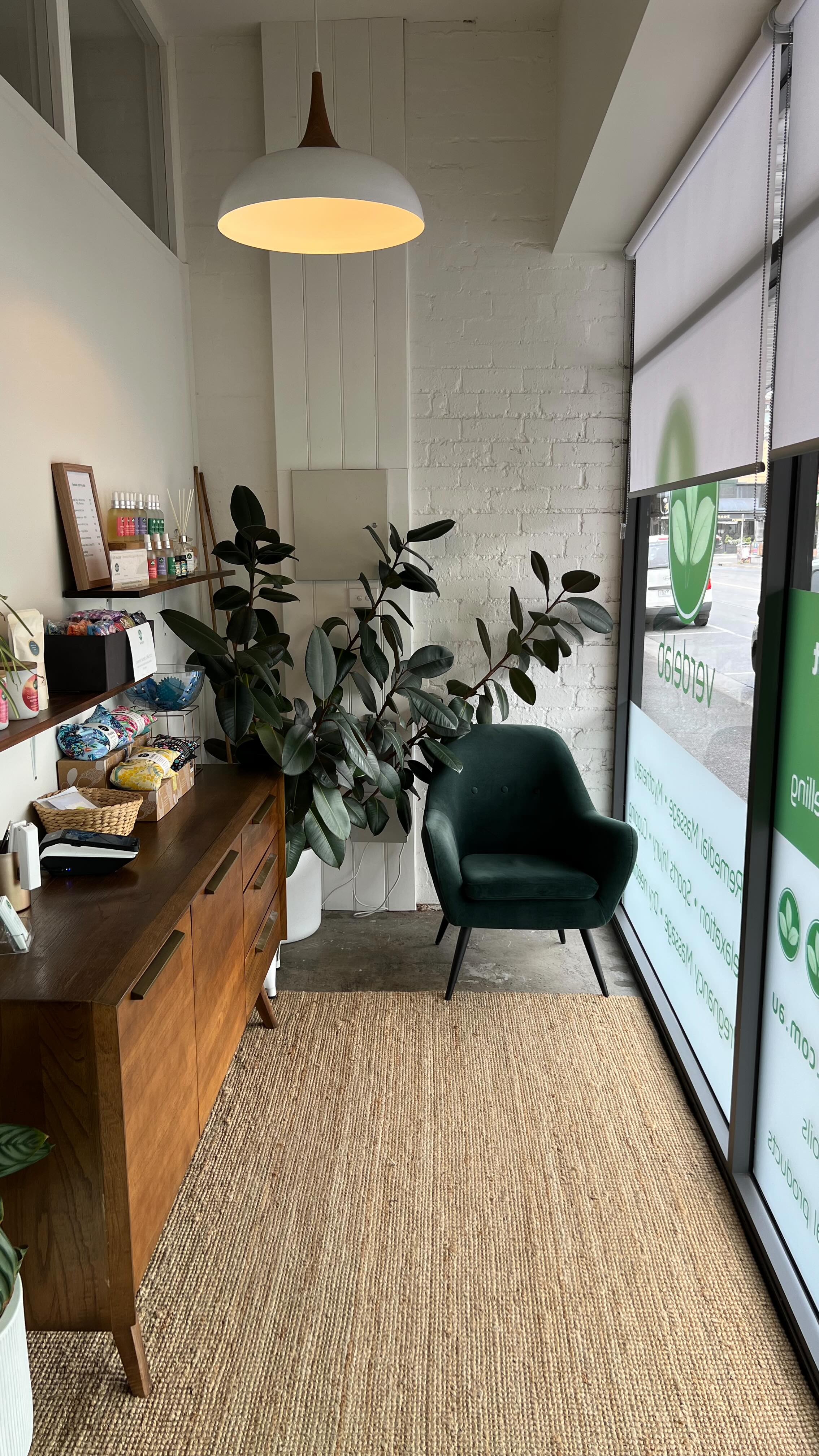 Managed to crawl away from my desk to have a myotherapy appointment. And they just so happen to also be a client!
Thanks for the treatment, Clare @verde.lab_ 🌱