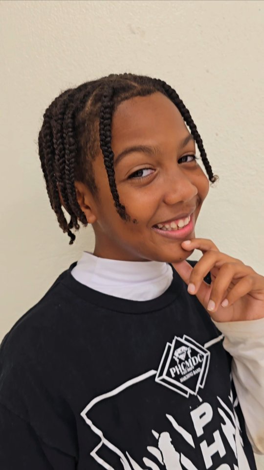 Introducing the 2025 PHCMDC Sneaker!
Made by @diamond_sr4eva . Only adult sizes available at this time. Head over to our website on the shop tab and see if your size is available! Non-members are welcome to purchase 😁
Happy Zebra Shopping!🦓🦓🦓🦓🦓🦓
#phcmdc #majorettes #drummers #pompoms #bermuda #traditions #23years #evolving