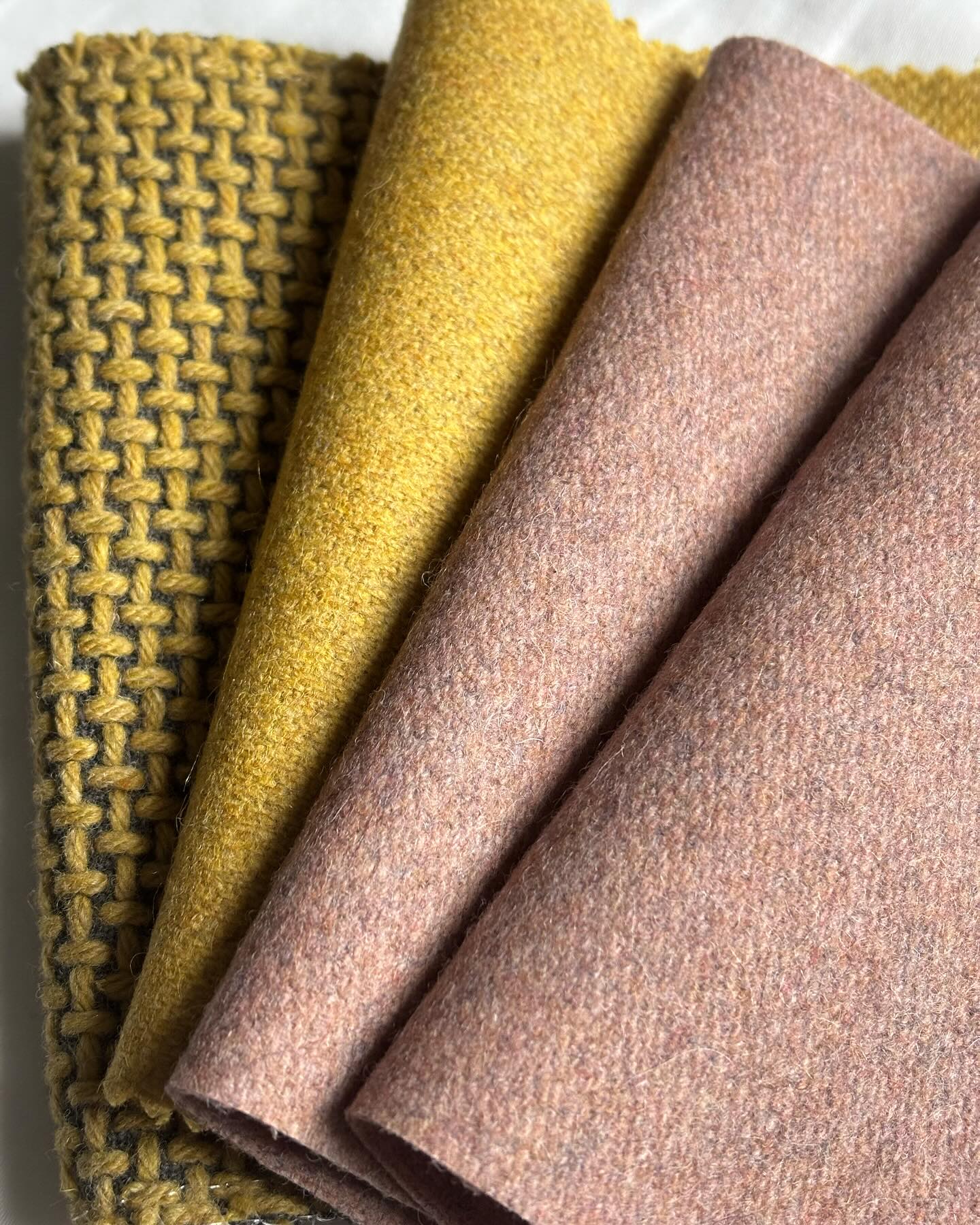 Unexpected color combinations create depth and interest. Mix it up a bit - deep golden yellow and a grayed light pink. #pink #yellow #wool #iida #design #upholsteryfabric #ColorTrends
Patterns Shown
🆕 Speed Bump, color: Sunflower
Georgette, color: Banana
🆕 Georgette, color Blushing Pink