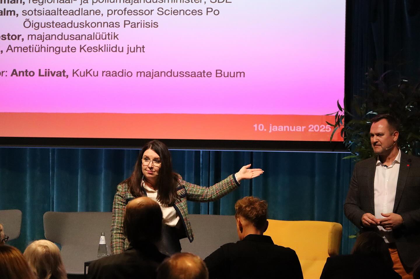 Lõbus meenutus eilsest TURUMAJANDUS 2.0 konverentsi juhtimisest. Oli sisukas ja meeleolukas. Tänud kõigile esinejatele, kuulajatele ja meeskonnale.