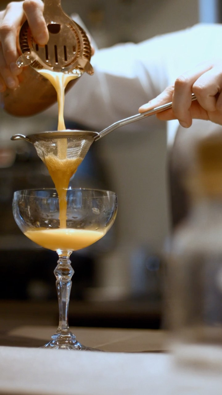 Esam sagatavojuši 3 īpašus kokteiļus par godu tiem cilvēkiem, kuri veidojuši Annas muižas stāstu - Cara laikiem par muižas tapšanu, arhitektei Vēsmai par vēsturisko ēku atjaunošanu un Oļesjai, kuras saimniekošana šodien dod iespēju vēsturisko stāstu baudīt mūsdienīgā atpūtā.
Gaidīsim ciemos uz kokteiļiem restorānā Kannas, gan viesnīcas viesus, gan tāpat, ciemojoties Annās uz skaistu vakaru!
#annashotel #annashotelspa #annasmanor #gaujanationalpark