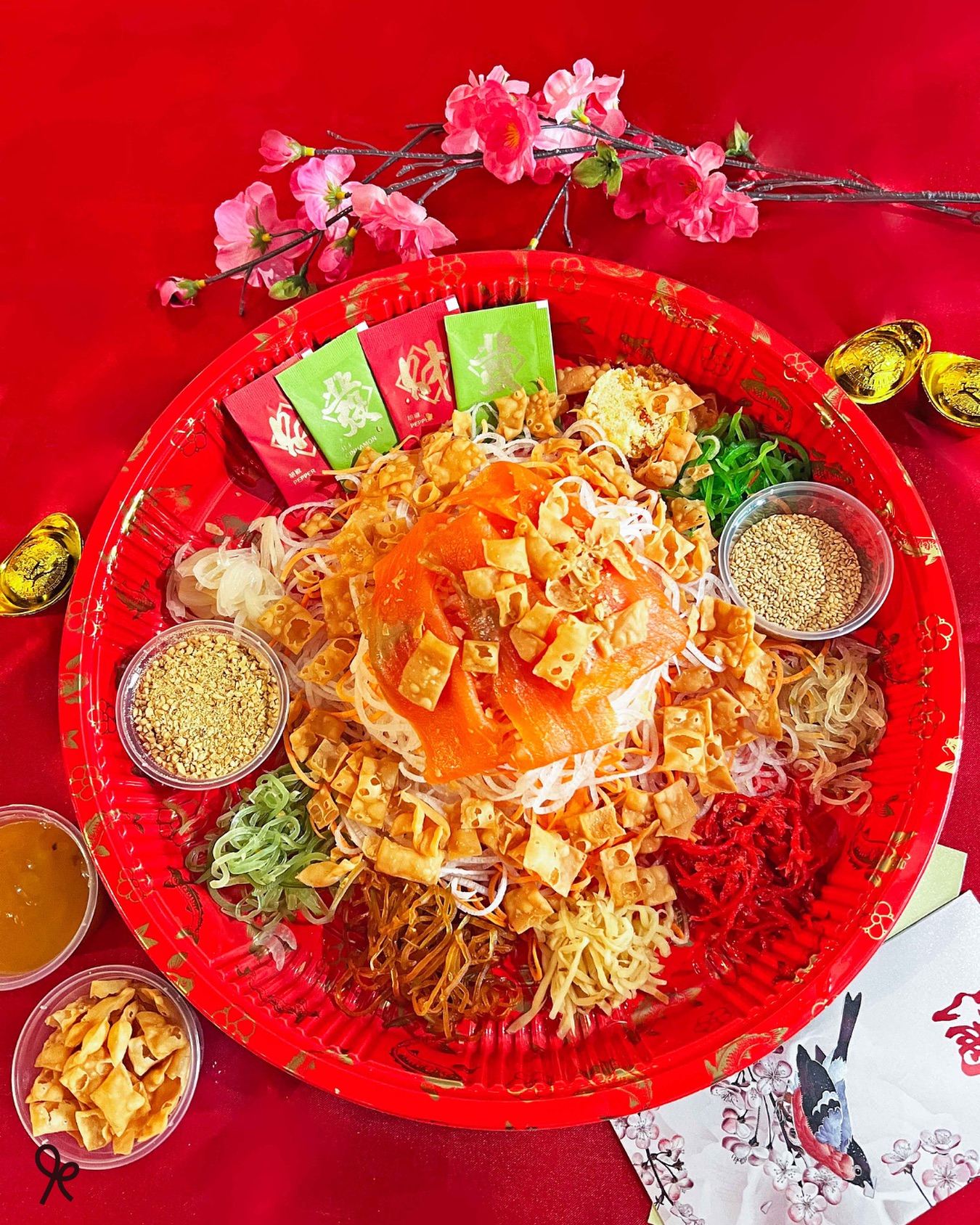 Celebrate Chinese New Year and toss to prosperity, good fortune and abundance with our festive Yusheng 🍊🧧 a must-have for joyous gatherings with your loved ones! 🎉
Available in 2 sizes (small for 6-8 pax; large for 8-10 pax) from now till 16 Feb 2025.
Hurry, make your reservations early today!