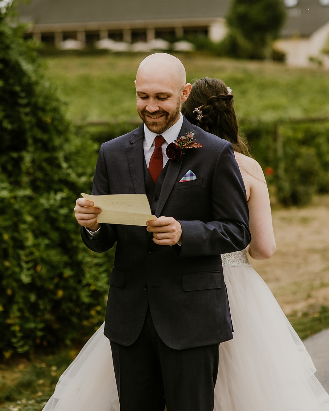 Foggy mornings always take me back to the joyful and stormy celebration of K&Jās wedding day.
Something unique they did was read their vows privately, standing back to back, BEFORE their first look. Calming the electric emotions of that powerful moment of a first look. It was such a special and emotional moment.
Their photos are timelessly captured by the lovely @catalinajean .
Vendor power team:
Photography: @catalinajean
Coordination: @alittlegrace.alittlelace
Venue: @zenithvineyard
Florist: @selvadesignhouse
MUAH: @portlandmakeupandhair
Caterer: @willabyscatering
Cake: @luxsucredesserts
Cupcakes: @toadstoolcupcake
Caricature Artists: @inlikenessofyou
Dj: @nwmdjs
#elegantwedding #pnw #pnwedding #oregonwedding #vineyardwedding #vineyards #vineyardviews #oregonweddingplanner #portlandwedding #weddingcoordinator #weddingmanagement #oregon #willamettevalleylife