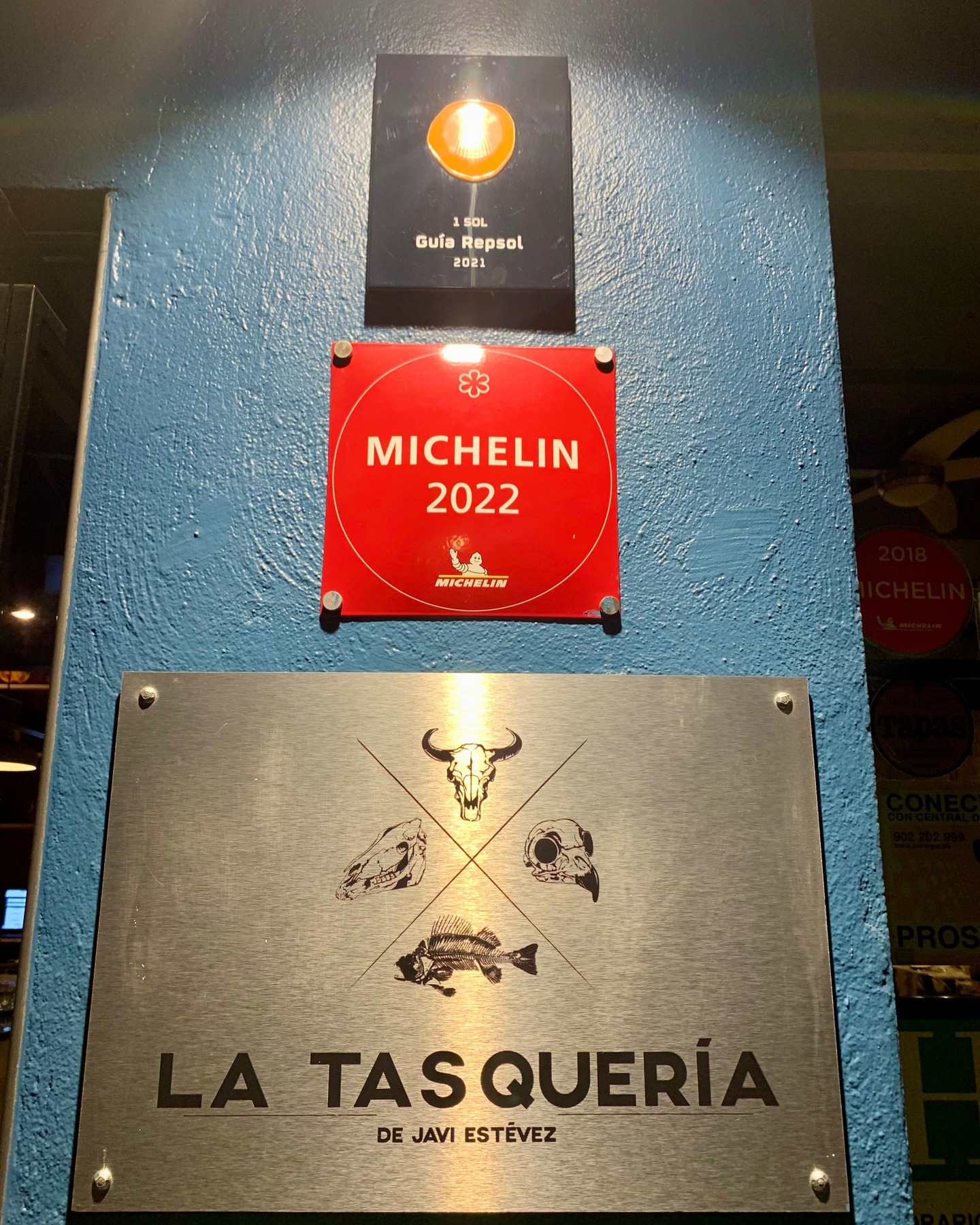 #latasqueria di chef @javiestevez, a #michelinguide restaurant in #madrid. As He says "Forget all your preconceptions and get ready to enjoy a surprising and succulent sensory experience!" #aplacetogo #starredrestaurant #1michelinstar