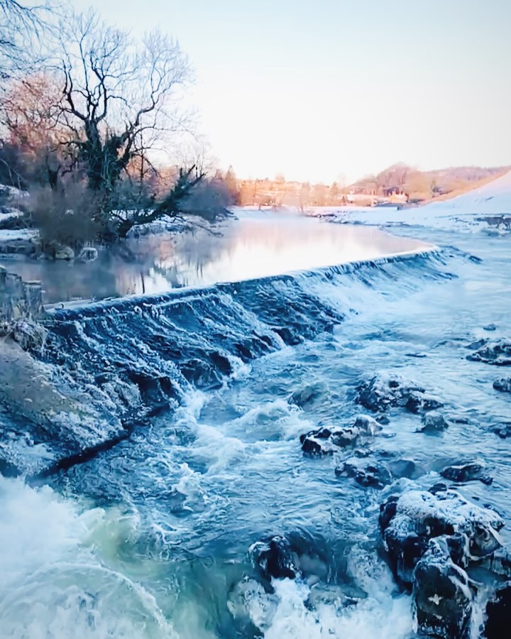 This was Linton Falls this morning…magical! ✨
The leaves that I used to make the initial press for the ‘Linton’ designs in our shop were picked here, creeping through the cracks in the wall by the bridge. They were clinging to the wet rocks, thriving from the fine spray that is carried through the air from the falls up to the surrounding embankment.
“Bloom where you are planted”
Scroll to see the ‘Linton’ necklaces and earrings, all crafted from pure Silver, in our little studio nestled in the Yorkshire Dales x
#magicinthegrass #wintermorning #handmadejewellery #handmadesilverjewellery #madeinengland #valentinesgiftideas