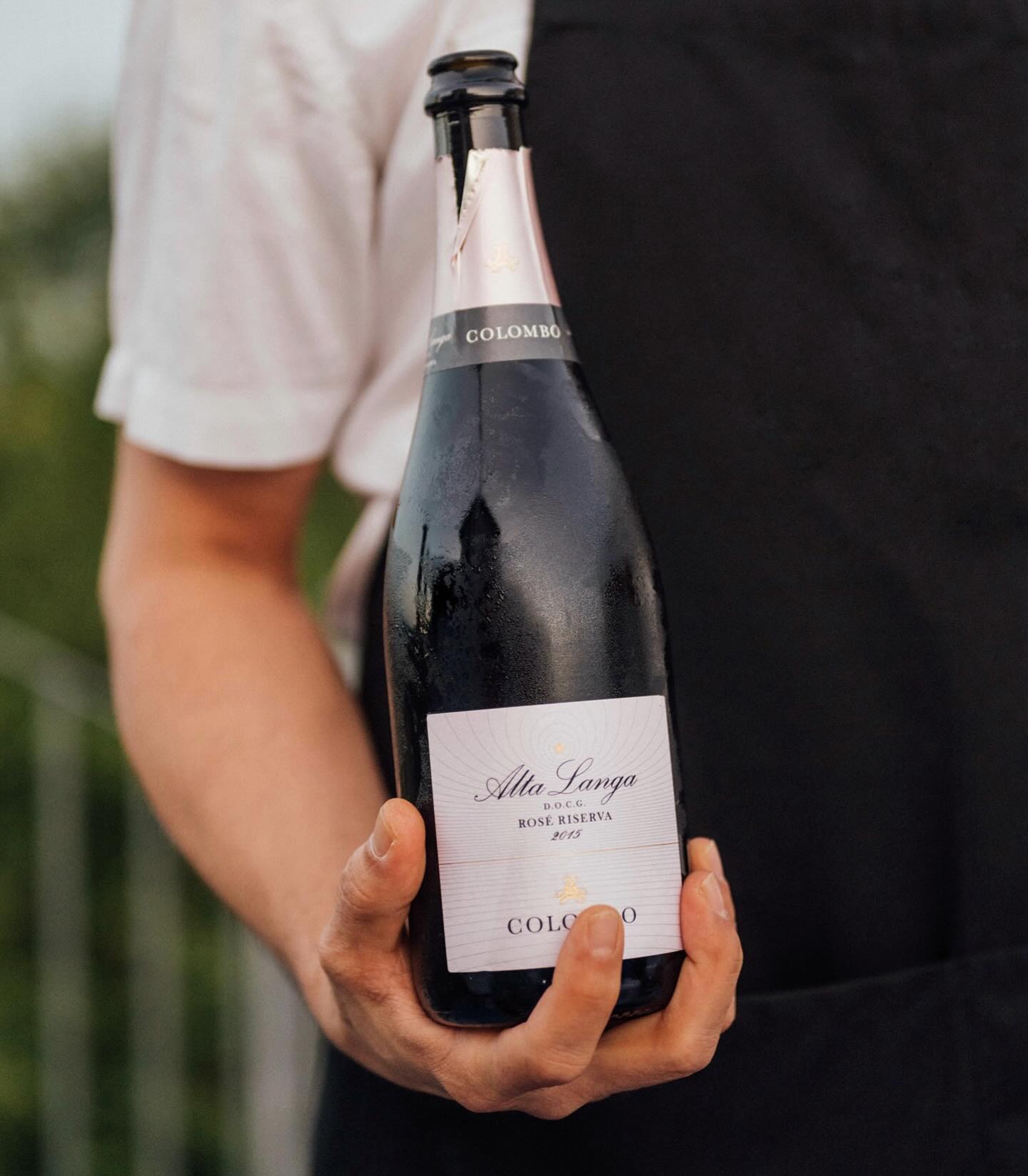 Cin cin 🥂 It’s finally Friday!
•
•
•
#castellodivaglio #spumante #italy #tgif #friday #bubbles #wine #weekend