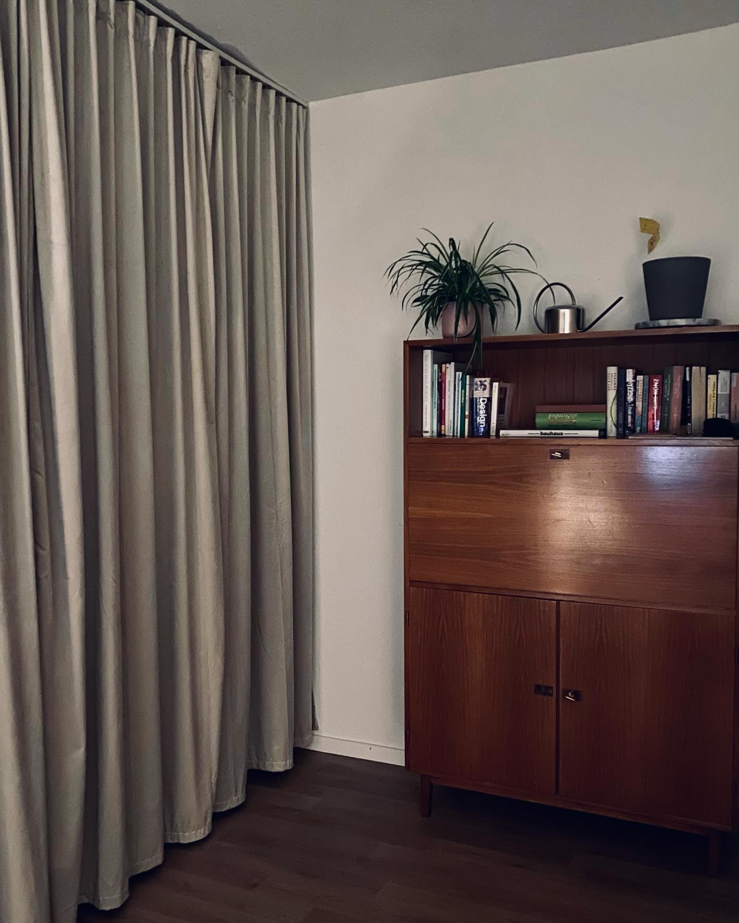 Was glaubst du, was hinter dem Vorhang ist?😎
Rate mal ⬇️✍️