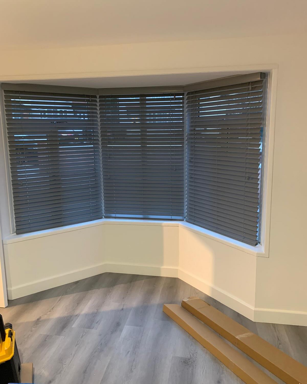 Add a touch of contemporary charm with sleek grey Venetian blinds! 🌫️ Whether you’re looking for subtle elegance or a cool, modern vibe, these blinds are the perfect addition to any room. Offering complete control over light and privacy, they blend style with function effortlessly. 🏡 #GreyVenetianBlinds #HomeStyle #ModernLiving #WindowDecor #LightControl #InteriorDesign #sleekandstylish