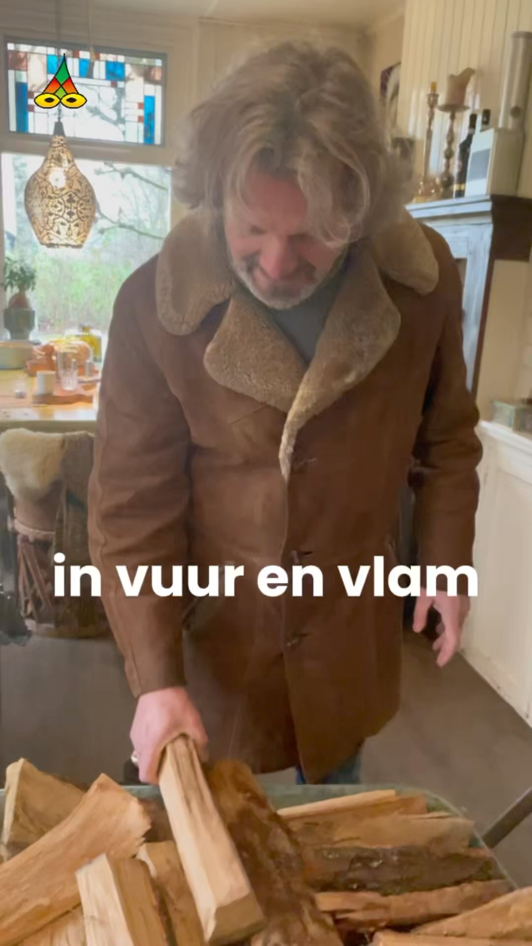 NUMMER 77: In vuur en vlam
Vol overgave
werd de strijd gestaakt en bleef
de liefde over.
De winst van het nieuws
overtrof mijn angst voor het verlies
van mijn oude zeer.
Ruimschoots
#Dichter van #Nederland & #Vlaanderen #voorjou over #overgave #theunforgetablefire #U2 en #liefde voor #muziek #poezie #poëzie voor @gonnydoorn en berry
Dit is een ‘Hou de zonzijde’ Productie
Tekst & geluid: Maurice Jonkers
Videografie & eindredactie: @studio.hilma @drawings_dontmakesense