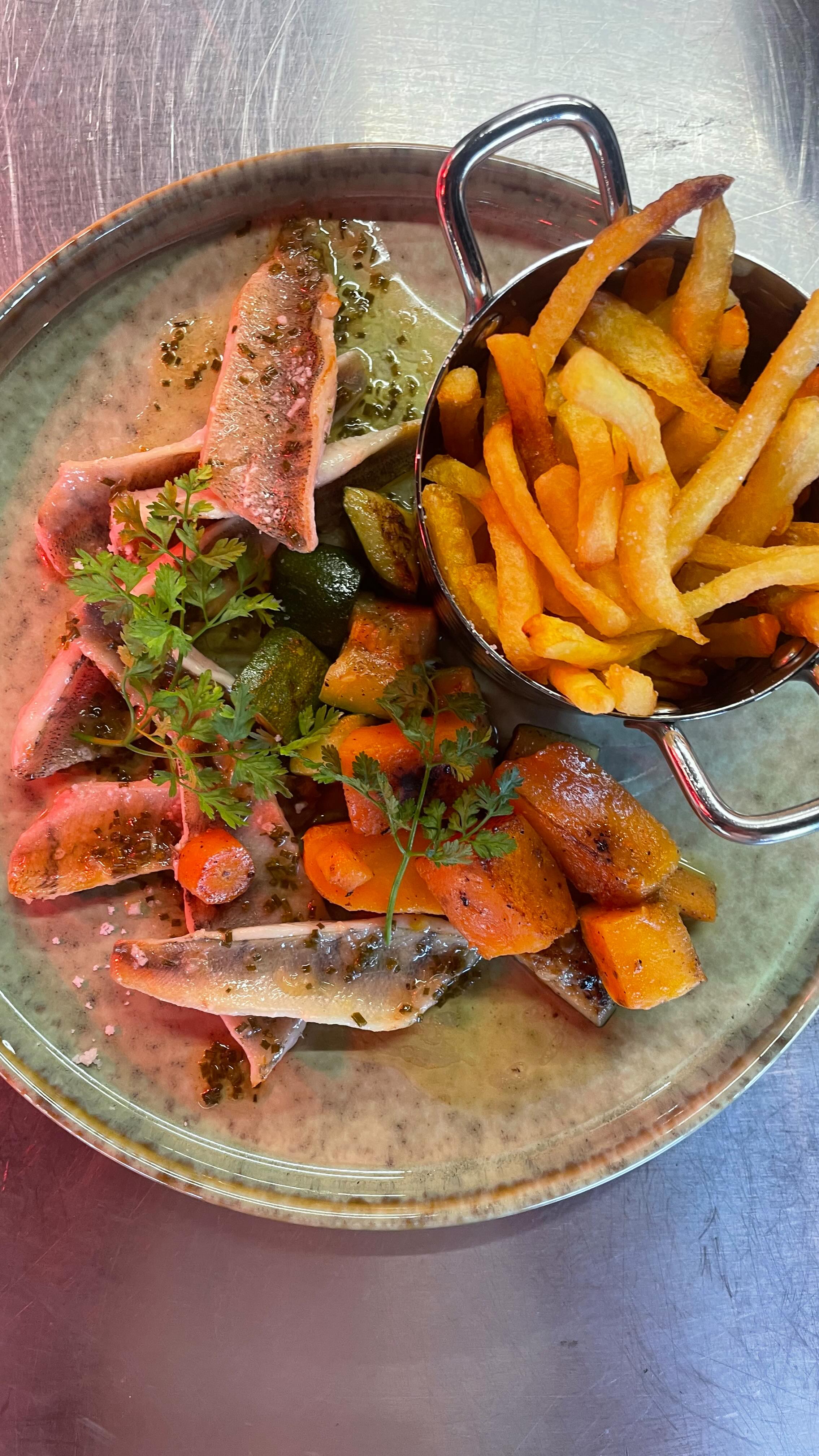 🍽️✨ Découvrez les premières saveurs de Bistro 9 ! Nos plats à la carte sont enfin prêts à ravir vos papilles. Rejoignez-nous pour une expérience culinaire inoubliable !
Laissez-vous tenter par nos créations et partagez vos moments avec nous ! ❤️
#Bistro9 #NouvelleOuverture #Gastronomie #Cuisine #FoodLovers #BonAppétit #ÀTable #Saveurs #Ecublens #restaurant #passion