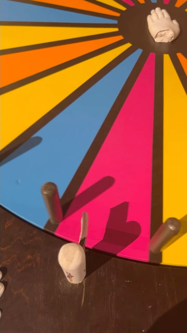 Vor einigen Wochen waren wir in der Mitmachausstellung „Zufall? Ja? Nein! Vielleicht!“ im Akki in Düsseldorf. Ein super Programmpunkt mit vielen Experimenten und tollen Versuchen… Perfekt für die dunkle Jahreszeit.
#ausflügemitkindern #düsseldorf #zeitmitkindern #kindermuseum #unbezahltewerbung #konfettimeerbusch