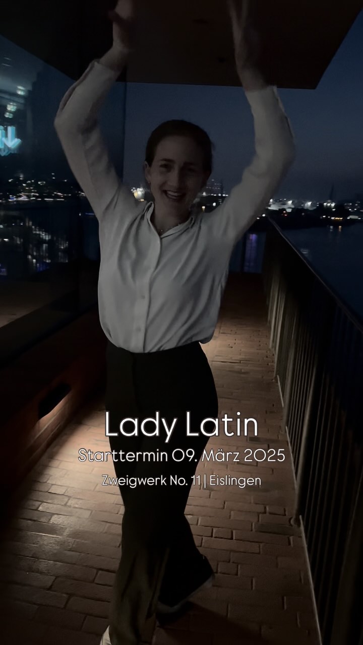 Die Tanzfläche ruft! ✨💃
___________________________________________
Nach dem Erfolg unserer beiden ersten Einzelstunden im letzten Jahr, legen wir jetzt richtig los: Ein neuer Lady Latin Kurs erwartet euch – und diesmal 4 Termine in Folge! Hier könnt ihr euch von den mitreißenden Klängen von Salsa, ChaChaCha, Rumba und Bachata verzaubern lassen.
Ganz egal, ob ihr Anfängerinnen seid oder schon Tanzerfahrung mitbringt – bei uns ist jede herzlich willkommen. Taucht ein in die Welt von Eleganz, Lebensfreude und einem Hauch Fitness, während ihr die faszinierenden Schritte dieser Tänze lernt. Der Kurs gibt euch die Chance, eure Tanzkünste zu verfeinern, spannende neue Choreografien auszuprobieren und in einer dynamischen Ladies-Gruppe jede Menge Spaß zu erleben.
#eislingen #salsa #bachata #sololatin #ladylatin #tanzen #zweigwerk11
