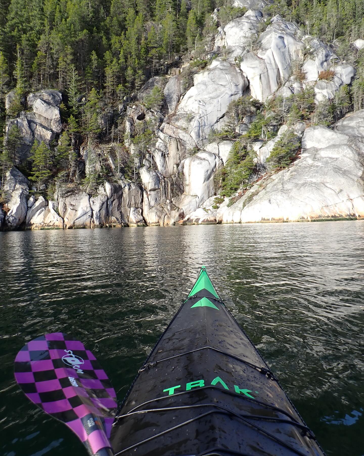 Sunny winter weather with calm conditions in the Howe Sound to scope out paddling locations and continue familiarising with the @trakkayaks. It’s a responsive and portable kayak that I’m looking forward to demoing out on some upcoming travel trips as well as for folks in the area!
@lendalna
#adventuresport #paddling #paddlesport #adventure #training #outdoors #getoutside