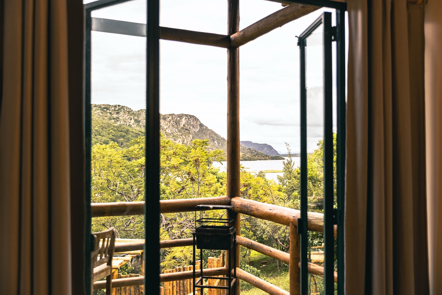 Desconecte-se da rotina e conecte-se com o essencial.
📸 Não esqueça de marcar #DocasDaLapa e inspire outras pessoas a descobrir seu próprio refúgio de paz!
Reserve já e aproveite!
#DocasDaLapa #LapinhaDaSerra #Natureza #Relaxamento #DescansoPerfeito #ConexãoComANatureza