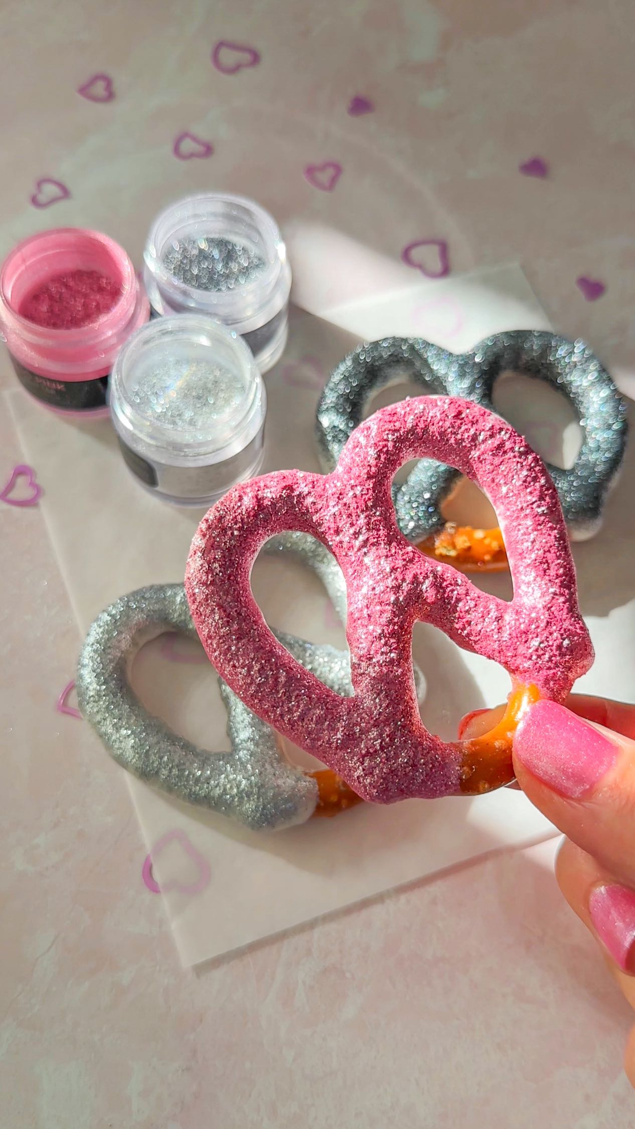 Our “Deep Love” Trio includes the following shades in a beautiful collector’s box: “Meteorite Silver,” “Midnight Sky,” and “Princess Pink.” 💖
Available at www.shinedessertglitter.com 💕
#ValentinesDay #EdibleGlitter #ShineDessertGlitter #ValentinesDayGift #ValentinesDayTreats #Valentines #ValentinesDayParty #Galentines #GalentinesDay #GalentinesDayParty #ChocolateCoveredPretzels #Pretzels