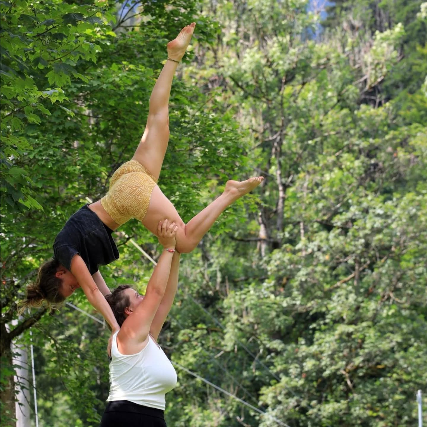 Bin schon wieder am Sommer-Planen 😁
Acro Ebnit ist fester Bestandteil 🥳
Neben meinem eigenen Südtirol Retreat natürlich 😍
(Infos gehen via Newsletter am FR raus - Newsletter Anmeldung in der Bio)
Was darf ich sonst noch nicht verpassen? 🙏🏼⤵️