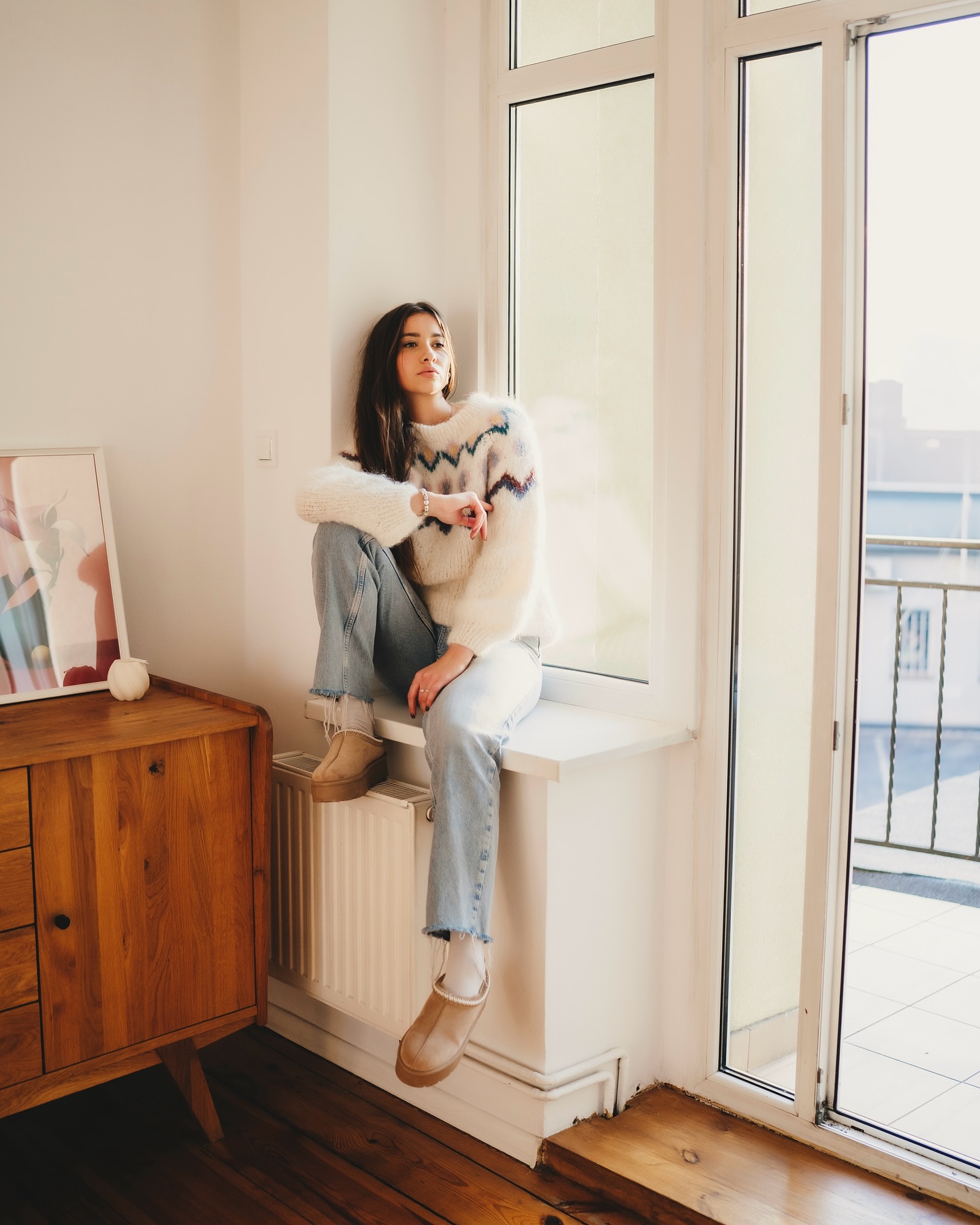 Tylko ciepłych sweterków w tę zimę Wam życzymy…
…i pięknych zdjęć oczywiście! ✨📸
fotograf • @truszewska.fotografia
modelka • @_agatsonn._
sweter • @finkewear
makijaż • @kamilainbeauty
studio • @fach.studio.bydgoszcz
event • FACH Portfolio Day & @cyfrowe_pl
obraz na komodzie | fotografia @patrykchenc
świeca na komodzie @nublume.candles
📍 Bydgoszcz
A już niebawem ogłosimy datę i szczegóły pierwszej w tym roku edycji FACH Portfolio Day ✨🙋🏼♀️
#studiofotograficzne #studiofotograficznebydgoszcz #studiowkamienicy #studiowkamienicybydgoszcz #studionawynajem #studionawynajembydgoszcz #sesjazdjeciowa #sesjazdjeciowabydgoszcz #fotograf #fotografbydgoszcz #fachportfolioday #portfoliodaybydgoszcz #fachstudio #fachstudiobydgoszcz