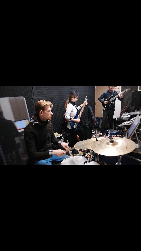 @razbanduk composing session yesterday, I really like this groove!
@dangoldstoneguitar
@frompera
#grooving #dancing #drums #music #drummer #ukdrummer #composition #composingmusic
