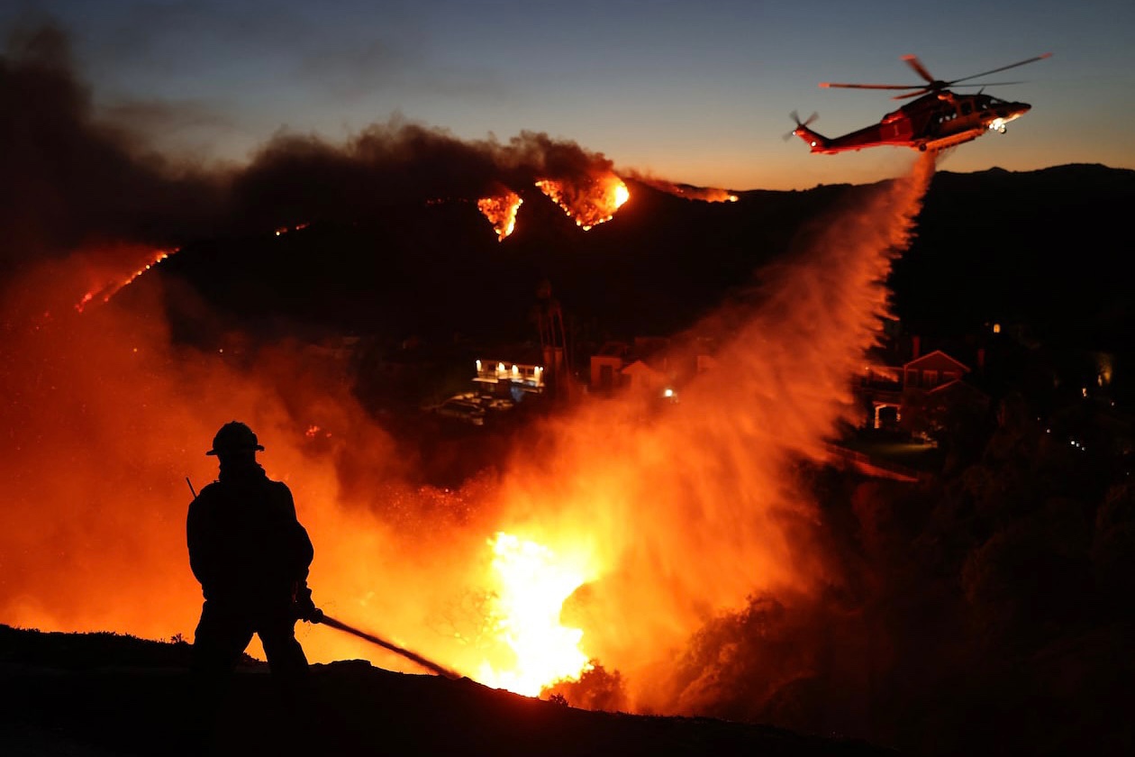 🌟 Our Thoughts are with the Los Angeles Community 🌟
As wildfires continue to affect Los Angeles, our hearts go out to everyone impacted by these devastating events. We stand in solidarity with the brave firefighters, first responders, and all those working tirelessly to protect lives and homes. We also thank all of the firefighters coming in to LA from other cities, states, and countries to help out.
🙏 We kindly ask you to join us in sending thoughts, prayers, and positive energy to the residents of Los Angeles during this challenging time.
Stay safe, everyone. ❤️
#PrayForLA #CommunitySupport #StaySafe