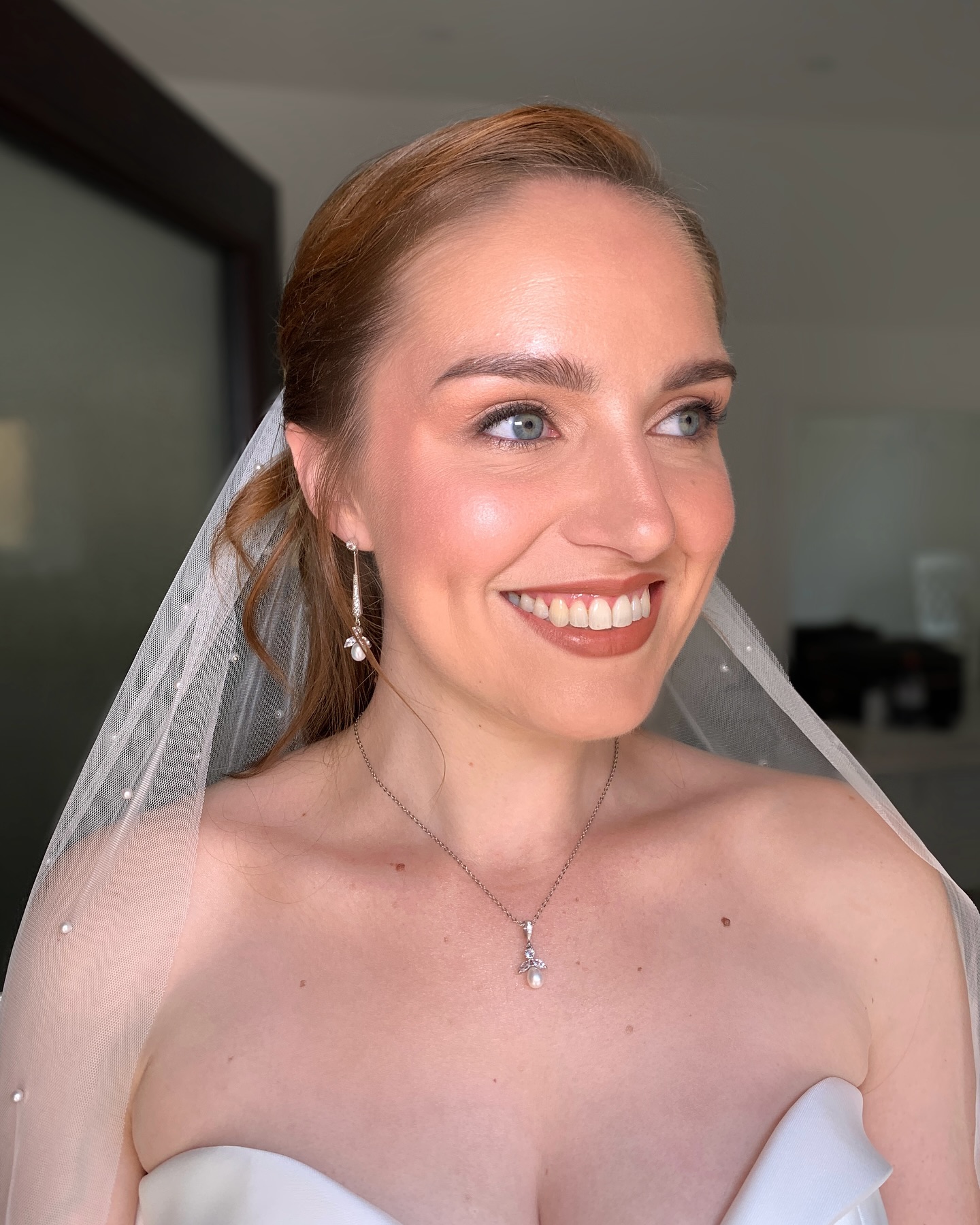 ❕The Reality of Natural Makeup❕
Hear’s the truth, the secret isn’t just in the makeup and brushes, you’ve got to do the work too! 🫧
If you really want to get serious about creating that flawless canvas, it’s essential to prep your skin ahead of time.
Here’s how to get started:
💧Hydration is key – Always my no.1! Drink plenty of water. Aim for 2-3 litres per day. Your mind and body will thank you!
🛏️ Prioritise sleep – Rested skin is radiant skin, so aim for quality sleep. Find it hard to switch off? Try implementing a simple bedtime routine to help you to relax and unwind. 💤
🥗 Nourish from within – This is a biggie! Balanced macronutrient meals, rich in vitamins, healthy fats and high in protein will make a HUGE difference (don’t forget the carbs - we don’t cut carbs over here! 💪🏻).
🧴 Stick to a basic routine – Cleanse, tone, moisturise, and always wear SPF to protect and maintain your skin barrier. Exfoliate with a gentle exfoliant once a week.
✨If you really wanna go the full shebang, add an active serum, retinol and facials suitable for your skin type and skin concerns. ***Always seek advice from a skincare specialist***
😌 Manage stress & move – Skincare isn’t just topical; find ways to relax and unwind to support your skin’s health. Mindfulness practices, movement and exercise are great for lowering cortisol levels. It’ll also help you to sleep, so it’s a win win!
🌟 Start your skincare journey at least 6 months out from your big day (12 months is ideal if you’re on a retinol journey). Remember, consistency is your best friend here!
👉🏻 Need help with starting a basic skincare routine? Or want to talk through small lifestyle changes? Drop me a DM and I’ll be happy to help.
HANNAN xo
.
.
.
.
.
#BridalBeauty #NaturalMakeup #SkincarePrep #BridalTips #GlowingSkin #brightonmua #sussexmua #bridalmakeupartist #weddingmakeup #bridetobe2025 #bridetobe2026 #brideinspiration #bridalmakeuplook #2025bride #glowingmakeup #glowymakeup #glowingskin #skingoals #naturalmakeup #naturalbride
#naturalbridalmakeup #goodskinstartsfromwithin #bridesmaidsmakeup