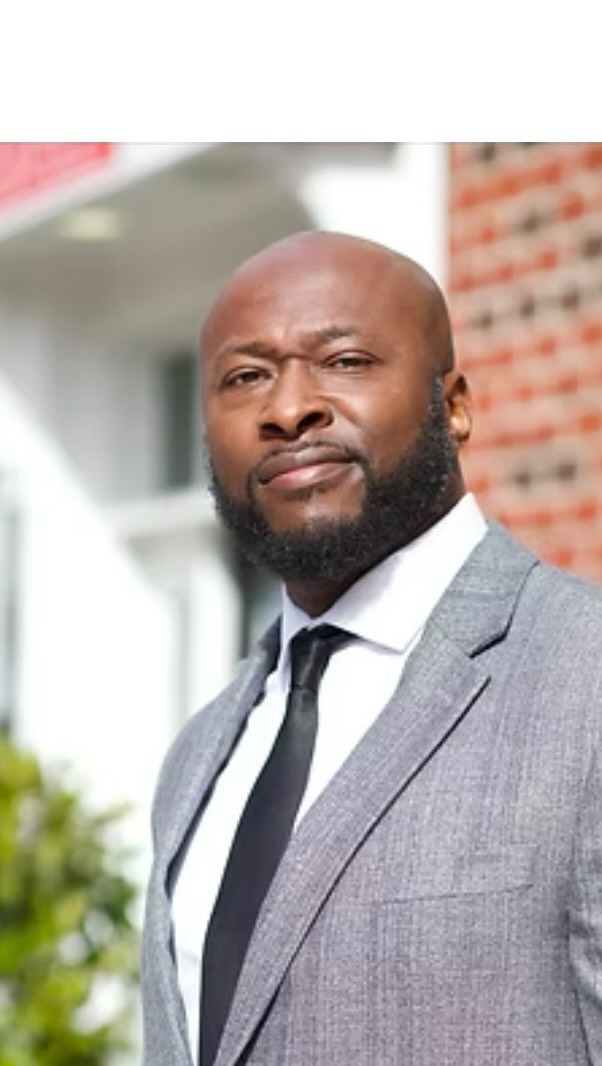 Meet our Director of Communications, Carlos Parks. Mr. Parks is an artist, inspirational speaker, author, and entrepreneur. We are honored to have him as a member of Books In Bars. @parks.carlos