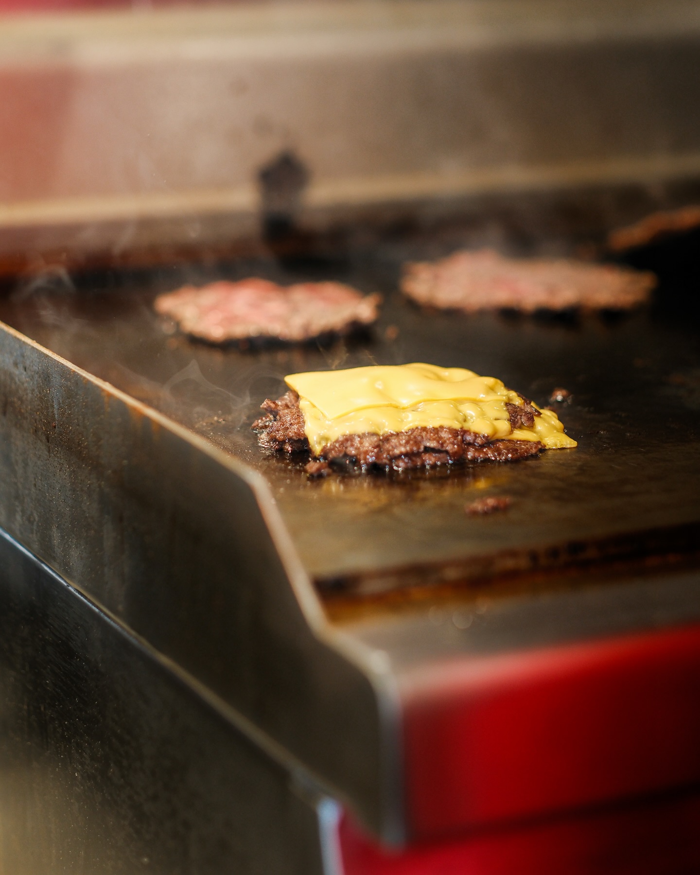 A lot of you ask why the meat is so good. Is there some secret spice? No, there isn’t. We only use salt and pepper with the perfect smash technique. It’s that simple. And the simplest things are always the best.