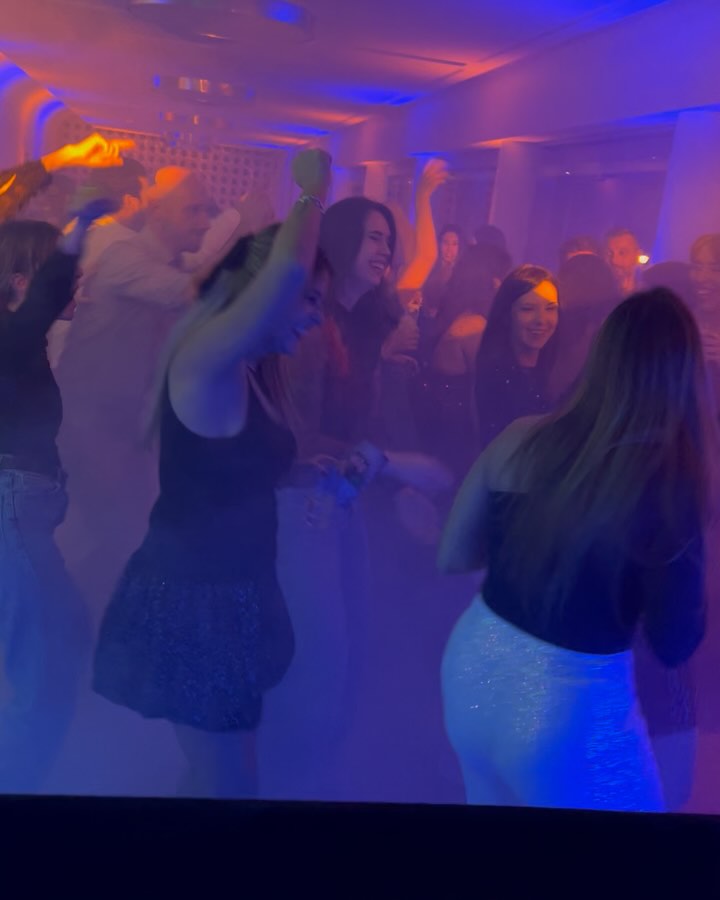 What a party, what a Cross💥🎉🎄 @ivi_portugal bring the house down thia night 💃🪩🕺 another event in partnership with @statusbrandexperience #wedding #weddingdj #weddingdjs #weddingdjlife #weddingdjservice #weddingdjsetup #corporateevents #corporateventdj #christmas #christmasdecor #christmasdinner #christmasdinnerparty #weddingstyle #weddings2025 #diogoferreiradj #statusbrand #statusbrandexperience #taztecateringeventsvenues #djlife #djlifestyle #party #partypeople #partymood #decorativelighting #djservice