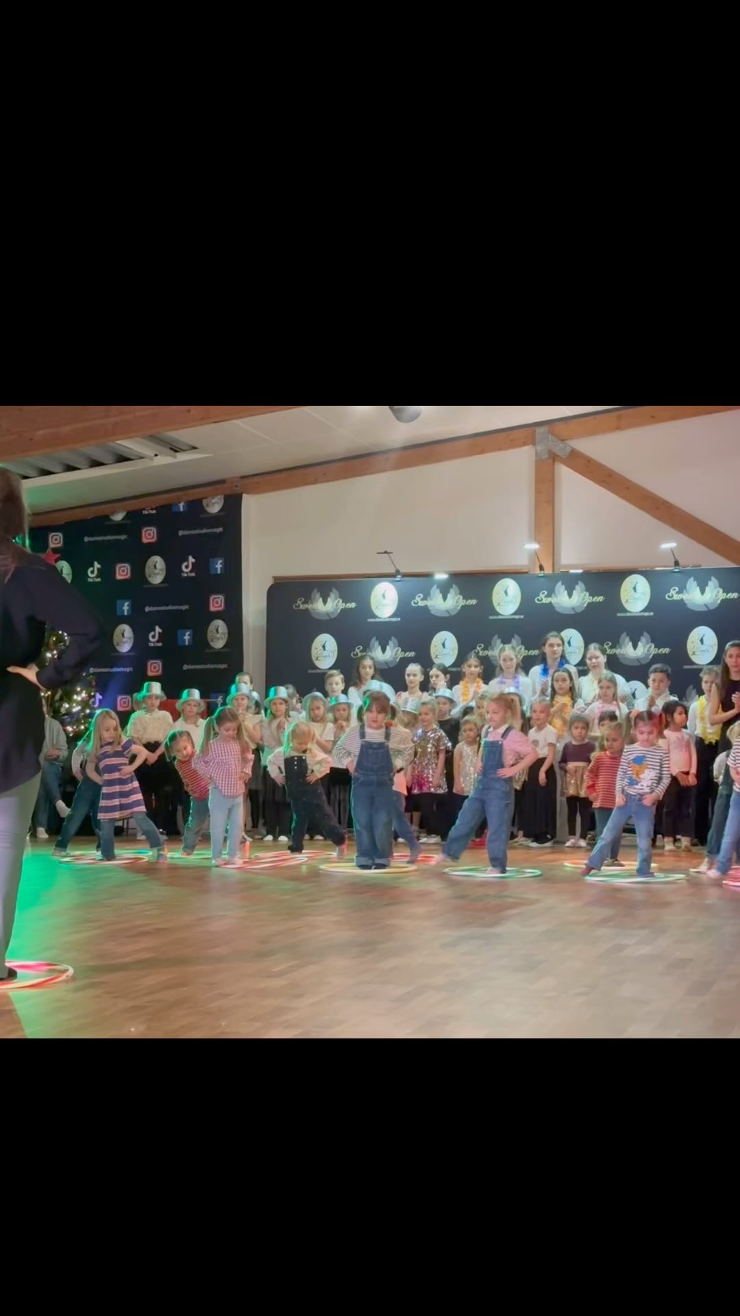 Kursstart för barn och ungdomar är nästa vecka! Finns några platser kvar 🫶🏻#barndans #tävlingsdans