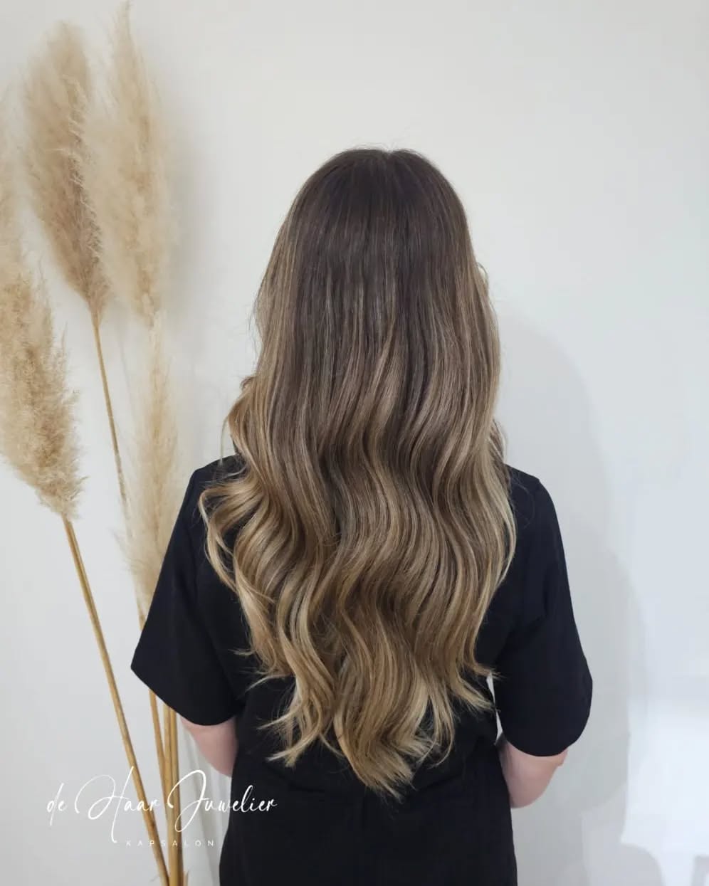 Before and after 🪄
.
#dehaarjuwelier #beforeandafter #newhaircolor #balayage #teraar #kapsalon #kapsalonvoorhemenhaar
