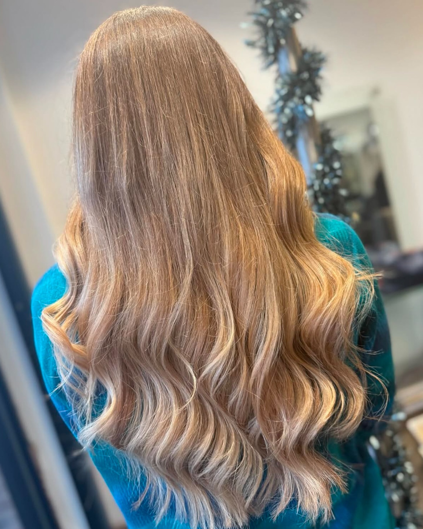 Soft Balayage by lovely AnniāØ
Anni is available in salon Sundays 10-3 and Mondays 10-4