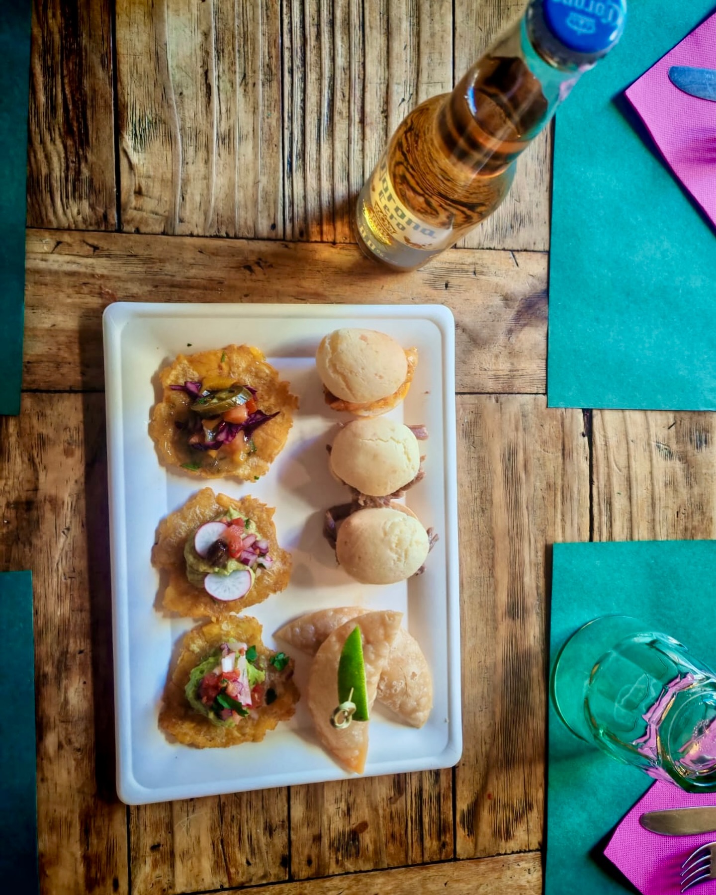 L’aperitivo Alma Latina: nuovo tapas mix in arrivo.
Da questa sera,la formula aperitivo si arricchisce con
un nuovo Tapas Mix:
Tostadas di platano fritto direttamente da Cuba,
Pan de queso ripieno ispirato alla tradizione brasiliana,
Le inconfondibili empanadas classiche Alma.
Il tutto accompagnato da drink perfetti, anche nella versione alcool free, pensata per ogni gusto e momento.
Tutte le sere, dalle 19 alle 20, goditi il tuo aperitivo perfetto.
#AlmaLatina #AperitivoPerfetto #TapasMix #SenzaGlutine #CucinaLatina #MomentiUnici #aperito #sansalvario