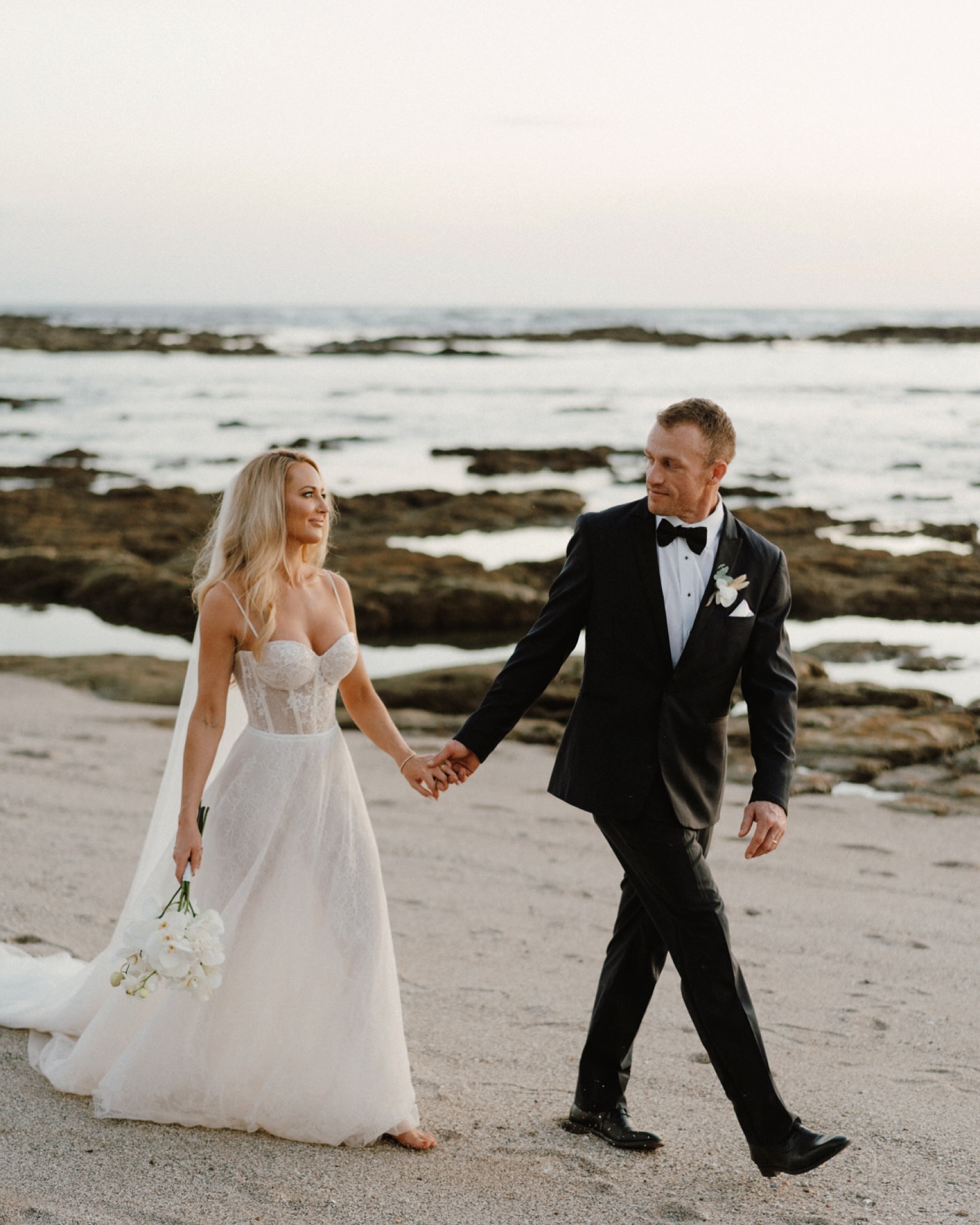There’s nothing like capturing those first moments as newlyweds—especially when the light, the love, and the view come together perfectly
Ready to create your own perfect moment? You guys pop the question, we’ll take care of the rest ✨