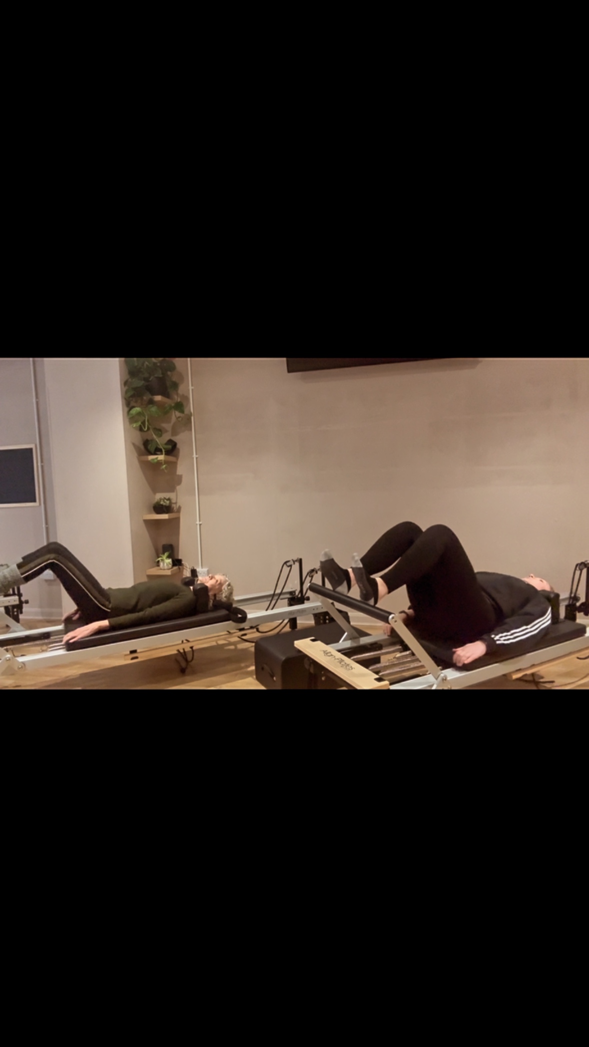 Reformer training with my gorgeous Mum ❤️ Jennifer Lewin is the definition of superwoman. In her sexy 60’s, rheumatoid arthritis, runs her own business, is the most patient person I know.. and is showing me how it’s done ! 💪
@studio44reformerpilates is an amazing space in Chichester, West Sussex. Fantastic instructors, gorgeous space and is for all abilities and ages. Check them out if you’re near by!