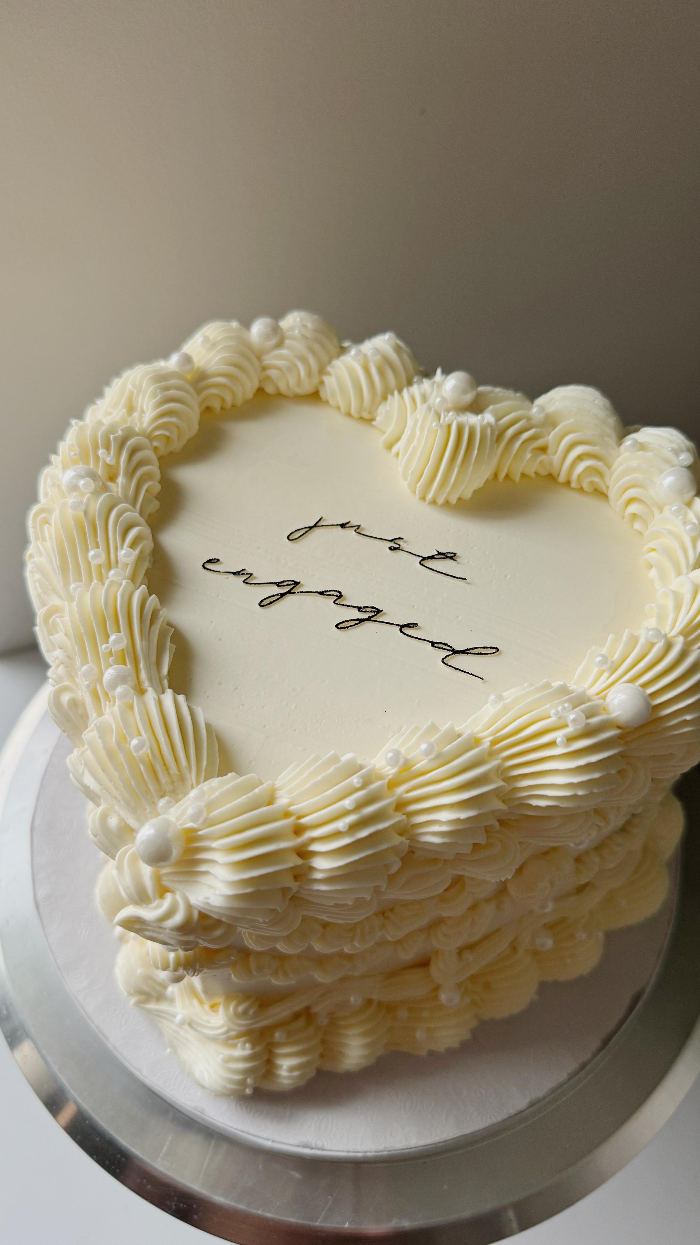 Sweet beginnings, sweeter celebrations 💍🍰
This one was special🥹! So happy for the couple to be ✨🤗!!
#JustEngaged #EngagementCake #NewBeginnings #CakeGoals #InLove #statenislandbaker #jwbaker #nyccakes #nycbaker #capcut