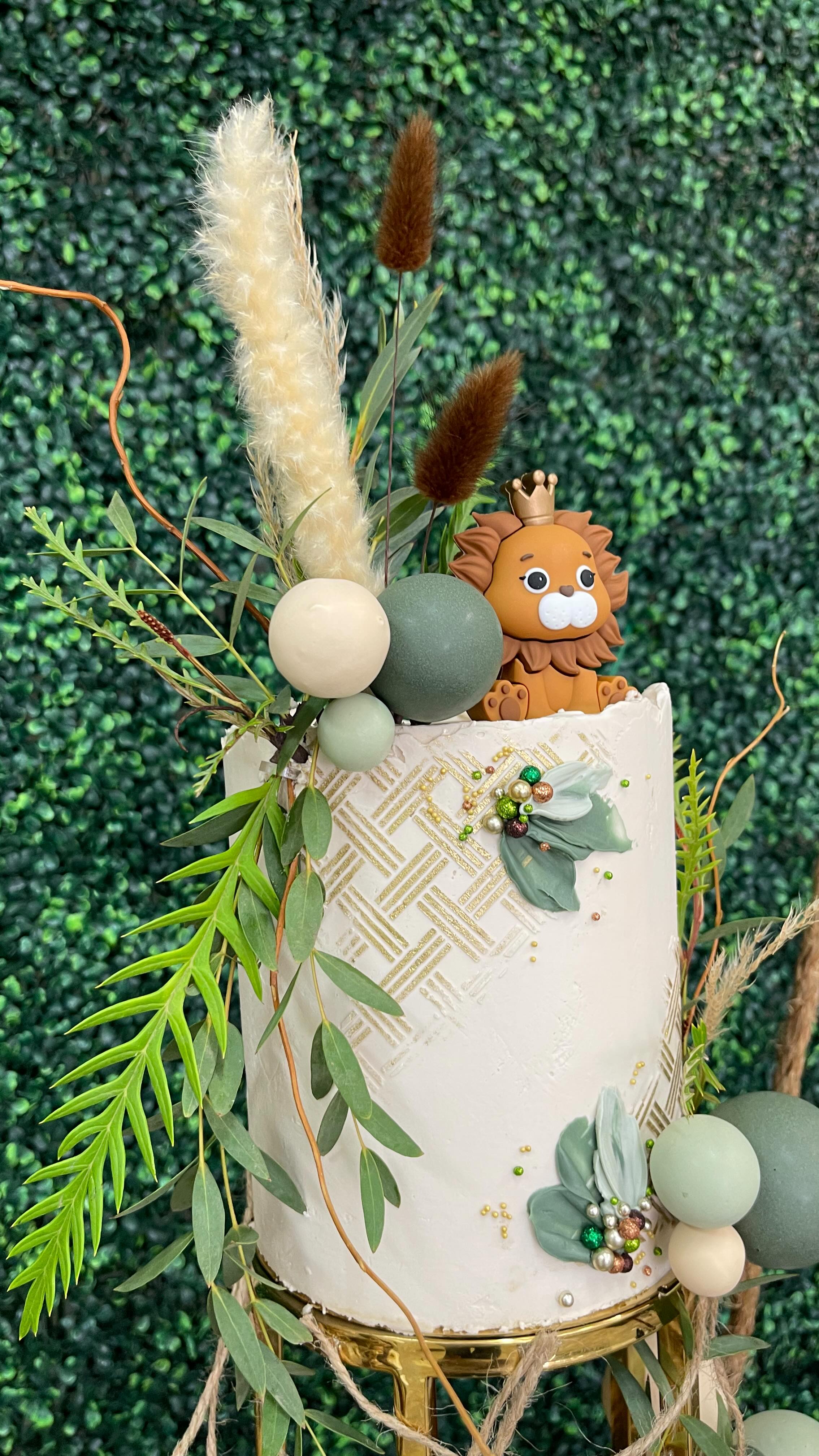 ✨Remy’s WILD One✨
.
.
Couldn’t believe this cutie is 1. Time went by so fast. Happiest birthday dear Remy 🤎💚🤎💚
.
.
.
Thank you so much to my dear friend Ms @ilovluzy and Ms @lizz_xoxo 🤎💚🤎💚
.
.
🎂 @sugardreams_odeza
🎂 spacer @prop.options
🎂 topper @lazer.rose
🎂 Stencils @caking_it_up
Event design/styling @simplemodern_touch_events
Venue @The Center Venue
.
.
#sugardreamsodeza #celebrationcake #wildonecake #firstbirthdaycake #safaricake #birthdaycake #firstbirthday #smashcake #tieredcake #buttercreamcake #bespokecake #cakeinspiration #cakesofinstagram