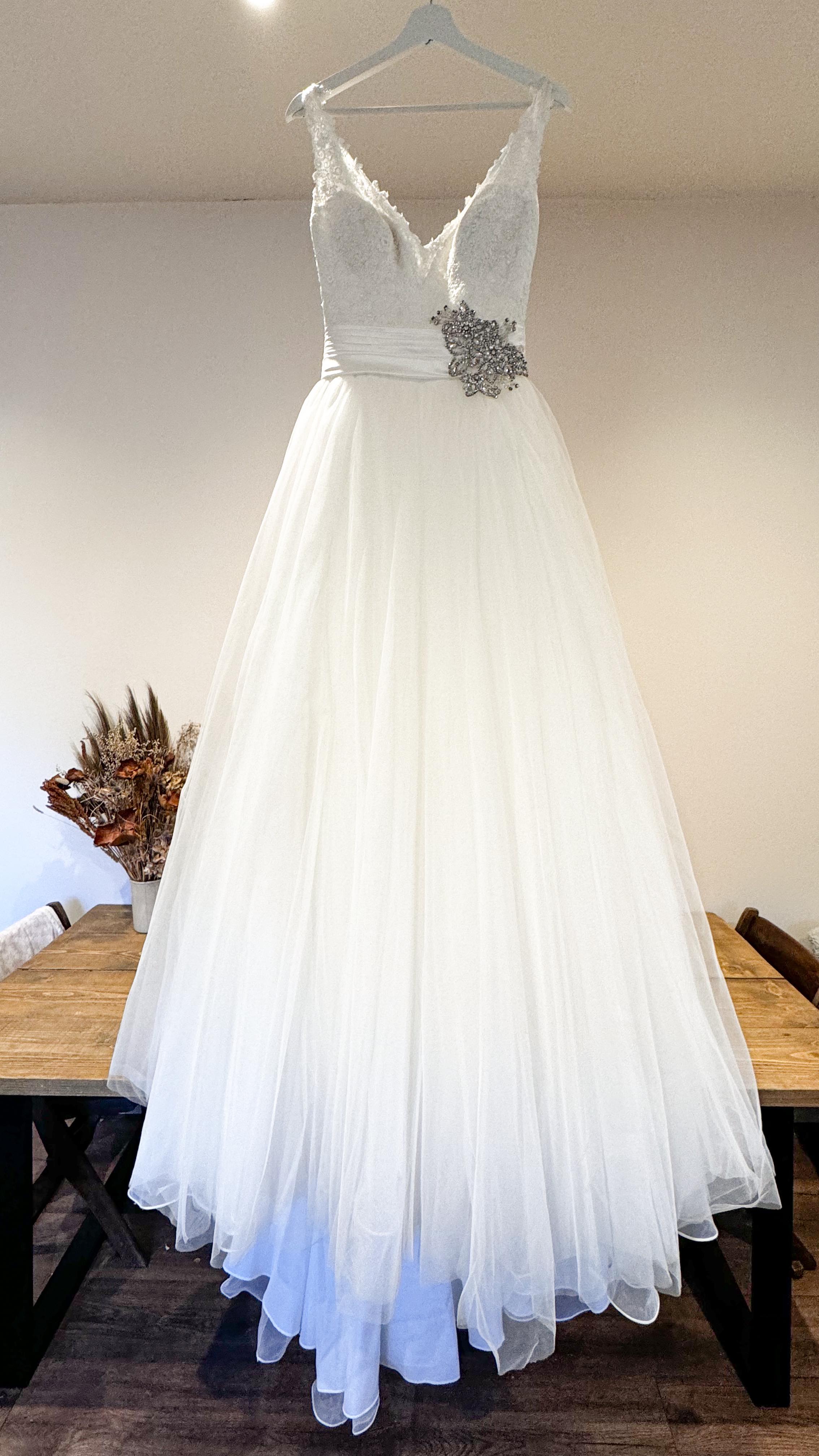 They’re so beautiful tho!! In reality they take up a lot of space in my studio and I have used them all on shoots so I probably won’t use them again.
.
Preloved dresses are a great way to get a beautiful dress that you couldn’t afford if you were to buy it from brand new, and it’s good for the environment to pass them on and let them be used again!
.
.
.
#weddinginspo #weddingstyling #weddingstylist #weddingideas #sustainablewedding #ecowedding #prelovedweddingdress #vintageweddingdress