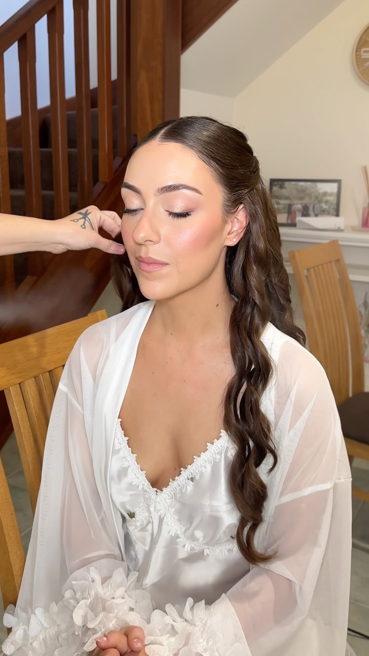 I’m still obsessing over this look I did on Rachael for her wedding day! The ultimate natural bridal glam 👰🏻♀️🕊️🤍
Save this post and use it for makeup inspo if you’re getting married this year 🫶
#perthmakeupartist #perthweddingmakeup #perthbridalmakeupartist #bridalmakeupinspo #weddingmakeupinspiration #perthmua
