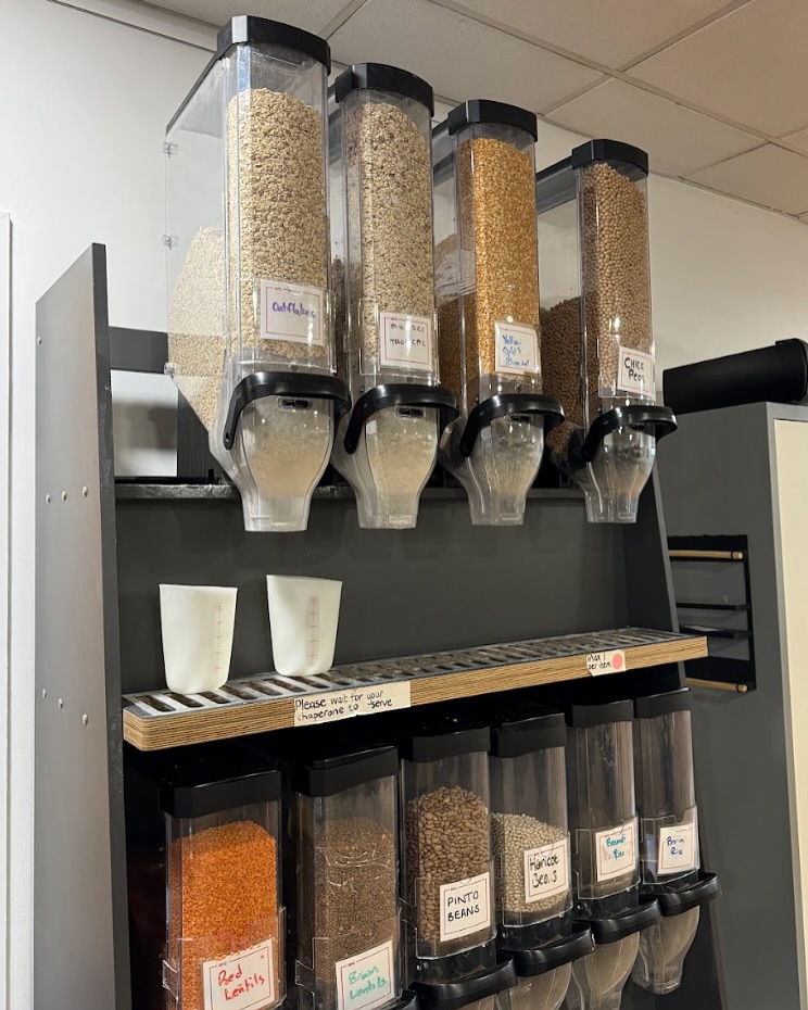 Towers of pulses and grains! Lentils and beans are absolute staples for turning a simple soup or stew into something hearty and satisfying, perfect for warming up your January! Bring your own containers/bags or use our compostable plastic-free bags.