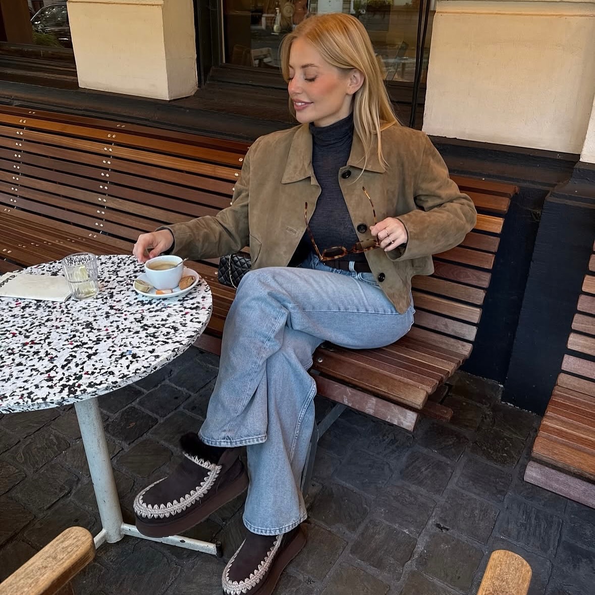 Stylish and cozy, perfect for freezing days ❄️🐻 @moufootwear #winterfashion