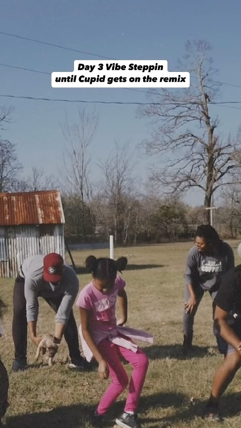 Tag @officialnewcupid Day 3 #VibeSteppin until he hops on the remix 🕺🏽
#30daychallenge #linedance #trailriding #southernsoul