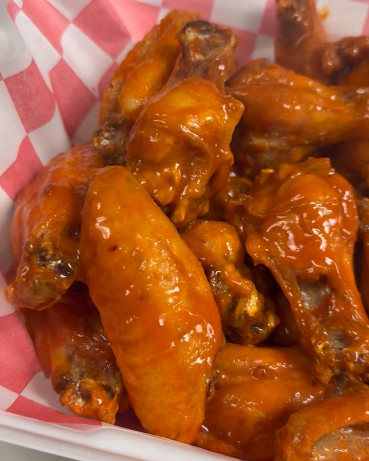 🚨BOGO Chicken Wings! Buy one order of 10, receive 50% off a second order of 10. No limits. MUST be a loyalty member! Easy Sign up while you order online. Details 👇🏼
‼️Loyalty Members: Your rewards just 𝗱𝗼𝘂𝗯𝗹𝗲𝗱! We lowered the threshold for earning your automatic $10 discount from 200 points to 100 points! Spend $100/ receive $10 back. We know your dollars need to work harder these days, and we appreciate your loyalty!
📲Visit our website to Sign up for Loyalty if you’re not a member. BONUS 50 points just for signing! Order Online for seamless earning!
🍕Tomasso’s Pizza and Subs🍕
📲Order Online at tomassospizza.com
Dine In••Takeout••Delivery••Catering
Family Owned & Operated
Est 1981 in Boca Raton, FL
561-392-8985