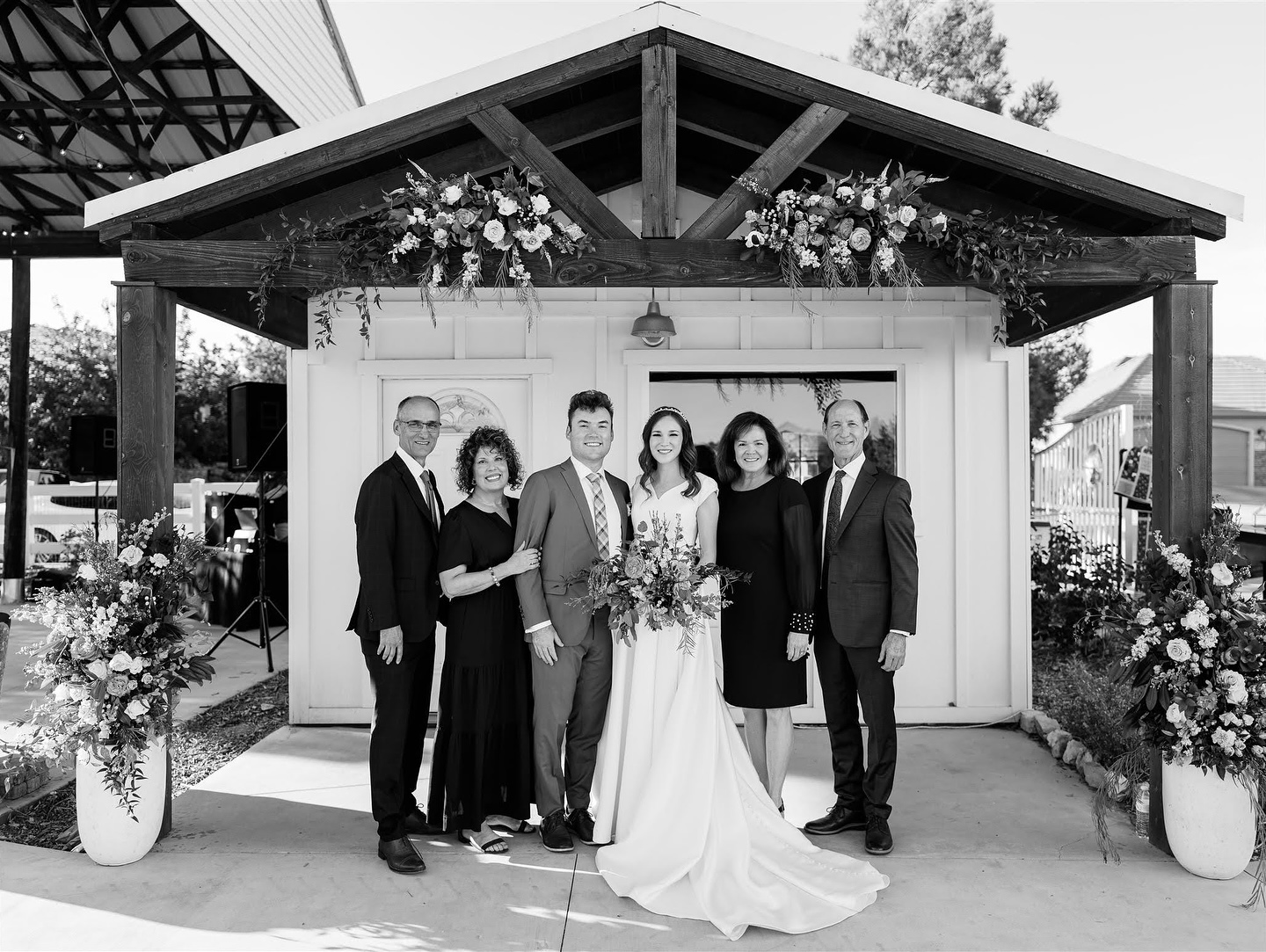 We loved this special day with Abby + Henry 💞 So many little details that made up one big wonderful day.
.
.
Photo: @jostlynphotofilm
Film: @agreenfilms
DJ: @renegadeaudio
Entertainment: @browniephotobus
Hair: @abbyj.styles
Makeup: @yesibeauti
Rentals: @stgeorgepartyrentals @legacyeventrentals @swoonvintagerentalco
Decor+Florals: @poppylaneevents_st.george
Design+Planning: @poppylaneevents_st.george
.
.
#stgeorgeweddingplanner #poppylaneeventsstgeorge #wedding #southernutahweddingplanner