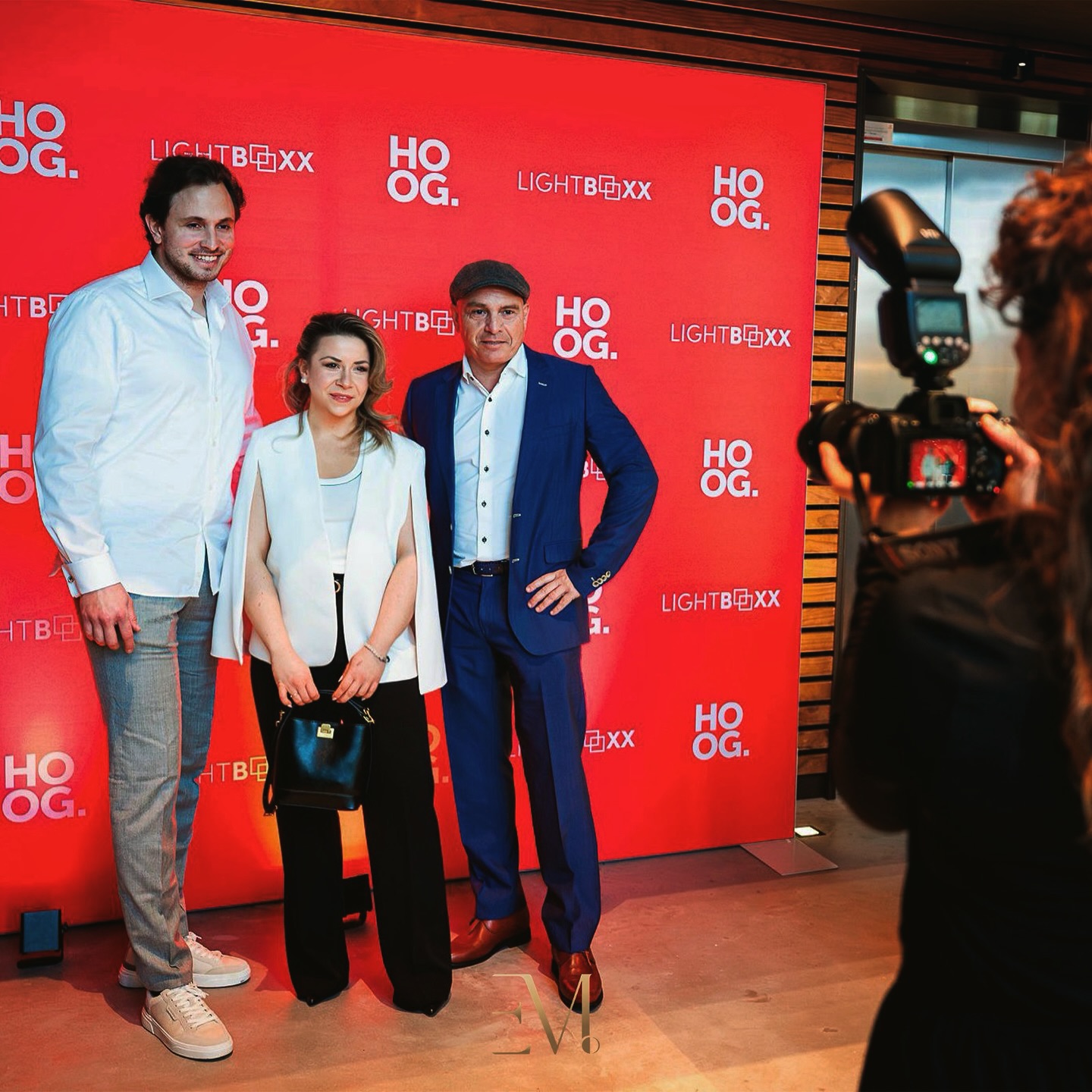 An evening filled with inspiration, innovation and incredible company. The power of collaboration shines through when passionate professionals come together, sharing visions and ideas that elevate design to new heights. ✨
A huge thank you to @hoog.design for hosting such a remarkable event at @lightboxx.nl – a true celebration of creativity and exceptional design.
I’m incredibly grateful to connect with like-minded experts who elevate every project and a special shout-out to the amazing contractors of @huisrenovaties.nl and visionary partners who bring my designs to life. 👏 Their craftsmanship and dedication make transforming a vision into reality a true art form. 🙌💫
The night was nothing short of inspiring – here’s to future collaborations that continue to push boundaries and redefine design! 🌟
Let’s make something extraordinary together. DM me if you’re ready to create your dream space.
#EMdotStudio #InteriorDesign #LuxuryDesign #DesignCollaboration #TimelessDesign #Timelesselegance #CreativeMinds #CraftsmanshipMatters #TransformingSpaces #ExclusiveLiving #DesignExcellence