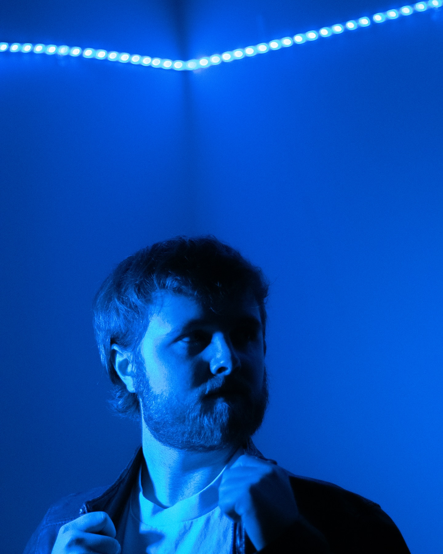 More pics from the shoot @caedon.jones and I did for Blue Strip Lights, featuring some more BTS from the first studio session for it too. make sure to PRESAVE the song and snag a ticket for my show at the EAST ROOM on the 27th🫶🏻🫶🏻