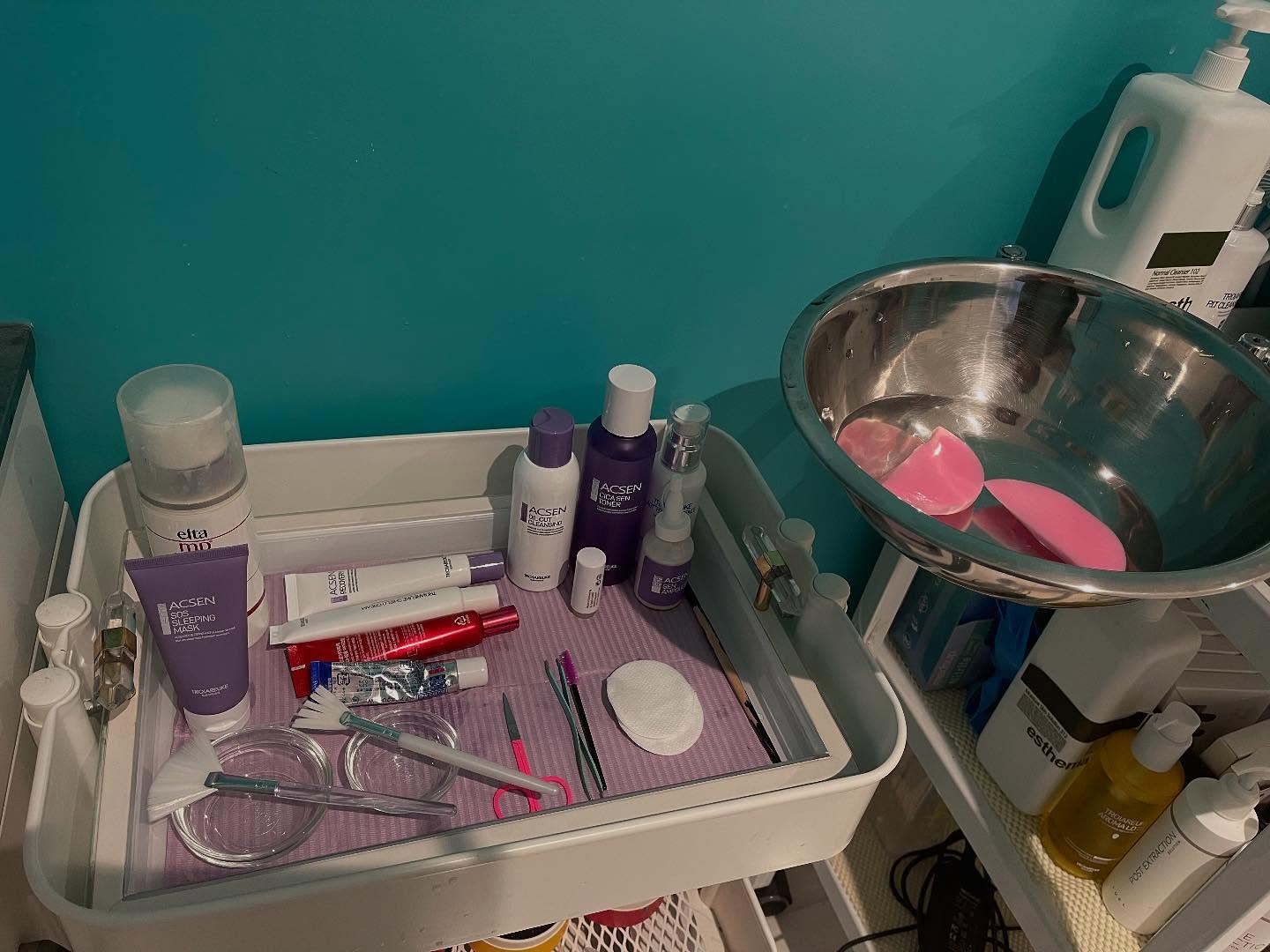 BROW SETUP
It is not a simple setup for our new revamped brow wax into “The Brow Wax.”
This stand alone service takes a regular brow waxing treatment and turns it into a full-fledged Waxperience.
What does it now include?
1️⃣ Full proper cleanse and light exfoliation to prep the hair and the skin for hair removal and post skin treatment.
2️⃣ Shock Eye Treatment - take off or leave on the collagel patches (the choice is up to you!)
3️⃣ The brow shape using our high quality synthetic waxes.
4️⃣ High Frequency - ridding those open hair follicles and the skin of any excess bacteria.
5️⃣ Calming and hydration mask with a relaxing hand massage.
6️⃣ Calming serum, moisturizer, SPF and shield cream to finish.
We take care of your skin for you so you have minimal work to do at home afterwards.
Why did we do this? We understand aftercare sounds extremely tedious and I was noticing the guests who weren’t following aftercare, saw the most amount of issues. It made me think HOW can I help? Hence the revamping of this simple service turned luxurious!
Are you looking for MORE than just a wax on, wax off treatment? Schedule your next appointment with us or DM us for assistance!
.
.
#yyc #yycnow #yycbusiness #yyclocal #calgarybeauty #yycspa #yycsalon #yycfacials #yycbrows #yycstylist #yycshopping #calgarysmallbusiness #yycbeauty #yycesthetics #yycfacial #calgaryhairstylist #yychair #yycsmallbiz #yycsmallbusiness #yycgirls #yyckoreanskincare #yycskincare #calgary #yyclocal #yychomebasedbusiness #yychomebasedsalon #yychomebasedesthetics #yycwaxing #yycmen #yycskin #koreanskincare