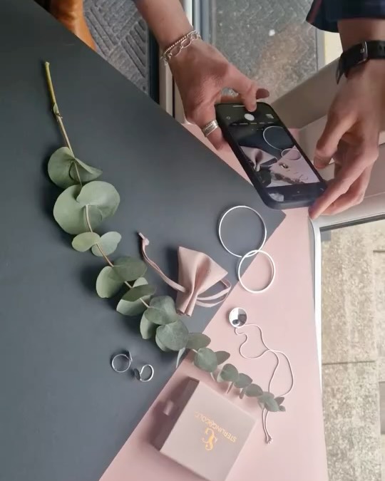 A little behind the scenes of todays brand photography workshop with the fab @deniseleacock.branding 😊 #sterlingandgold #handcraftjewellery#artisianjewellery