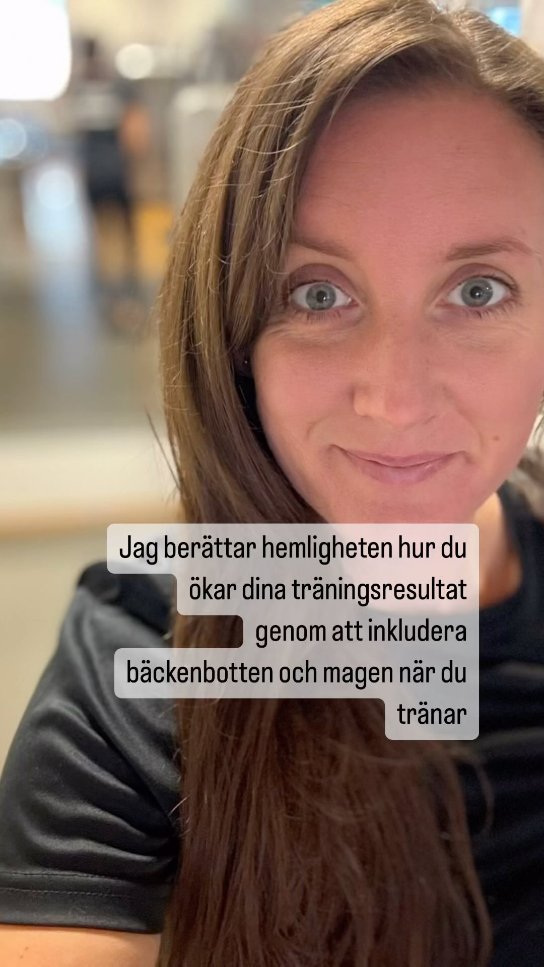 Hemligheten till att få träningsresultat är att du använder de muskler som är tänkt för övningen du utför. Om du tränar idag men inte känner resultat bör du kontrollera följande ⬇️
Kroppen är smart och har flera system för att skapa säkerhet för dig, även när du tränar.
Coren är grunden i all träning för att du ska hitta rätt muskler i övningarna.
Om du inte kopplar in coren kommer kroppen sprida ut belastningen för att skydda dig från att trycka ihop ryggraden och skada nerver=kroppen minskar trycket på kotorna i ryggen. =du tränar musklerna som är tänkt för övningen mindre.
Aktivera coren rätt=skapa mottryck mot belastning =belastningen hamnar rätt i övningen du gör och du börjar få resultat.
Lägg tid på att koppla in coren i alla övningar och ta reda på hur du kopplar in coren rätt. Många klienter jag möter kan inte detta utan lär sig detta under våra PT-sessioner.
#tränahållbart #tränaförresultat #personligträning #styrketräning #core #holistiskhälsa #pt #ptstockholm #träningutansmärta