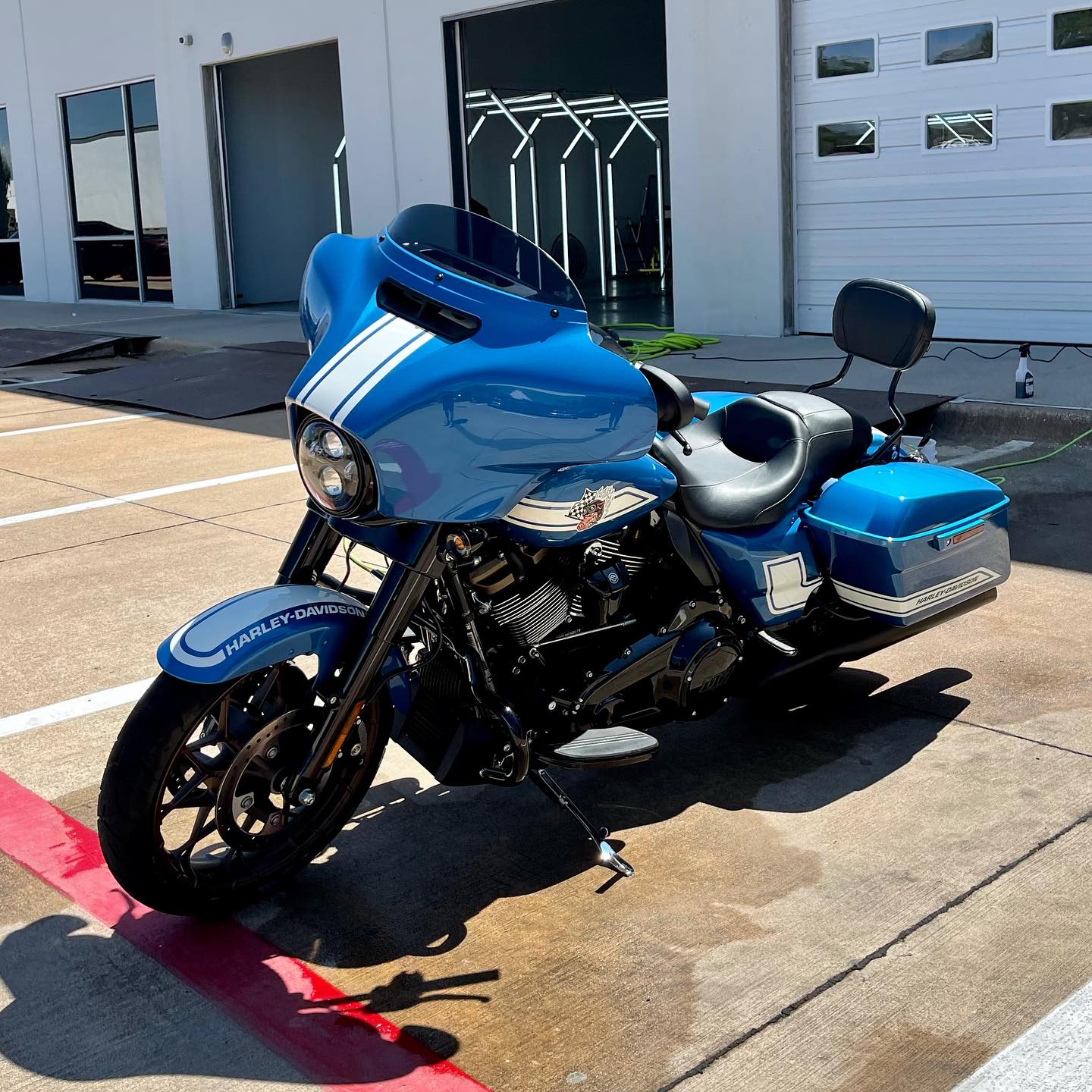 Fast Johnny has been detailed and ready for the road! The before and afters are scattered but this bike is a real beauty. Thank you @johnethonfifer for the trust and bringing the hog in. 🏍
#mandrautodetailing #motorcycle #motorcyclesofinstagram #motorcycledetailing #dallas #dfw #dallastexas #dallastx #dfwlife #harleydavidson #harleydavidsonmotorcycles #autodetailing #autodetailer #detailing #detailer
