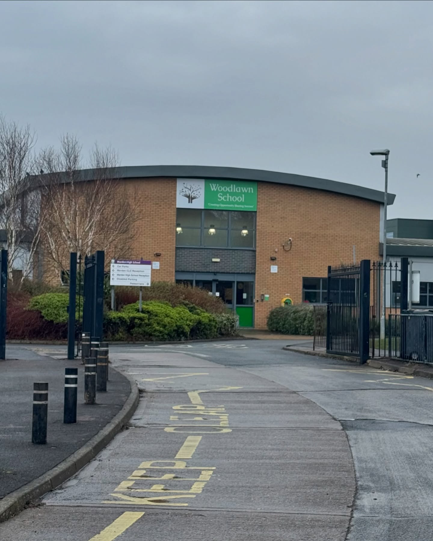 What an enjoyable morning WORR Ashleigh had at Woodlawn School carrying out Mock Interviews with sixth form students 📚 Here’s what she had to say about her this morning:
“The children at Woodlawn School had additional needs which meant that each interview was tailored to each individual child’s communication style. This just made it even more fun for us interviewers to get to know the young people 😄
I was particularly thrilled to hear how many of the children attended @truecolourstheatre which is the project we helped to refurbish via @bbcdiysos 🛠️
The student I was interviewing told me that 600 children now attend the Theatre which is so amazing & makes me burst with pride that @worr_ltd were able to play a small part in the refurbishment of such a vital facility in our local community💪🏼
Thanks to Angie Patterson from @ntlearningtrust for organising todays event ✏️ #WORR #NTLT #WoodlawnSchool #TrueColoursTheatre #SocialImpact #diysos